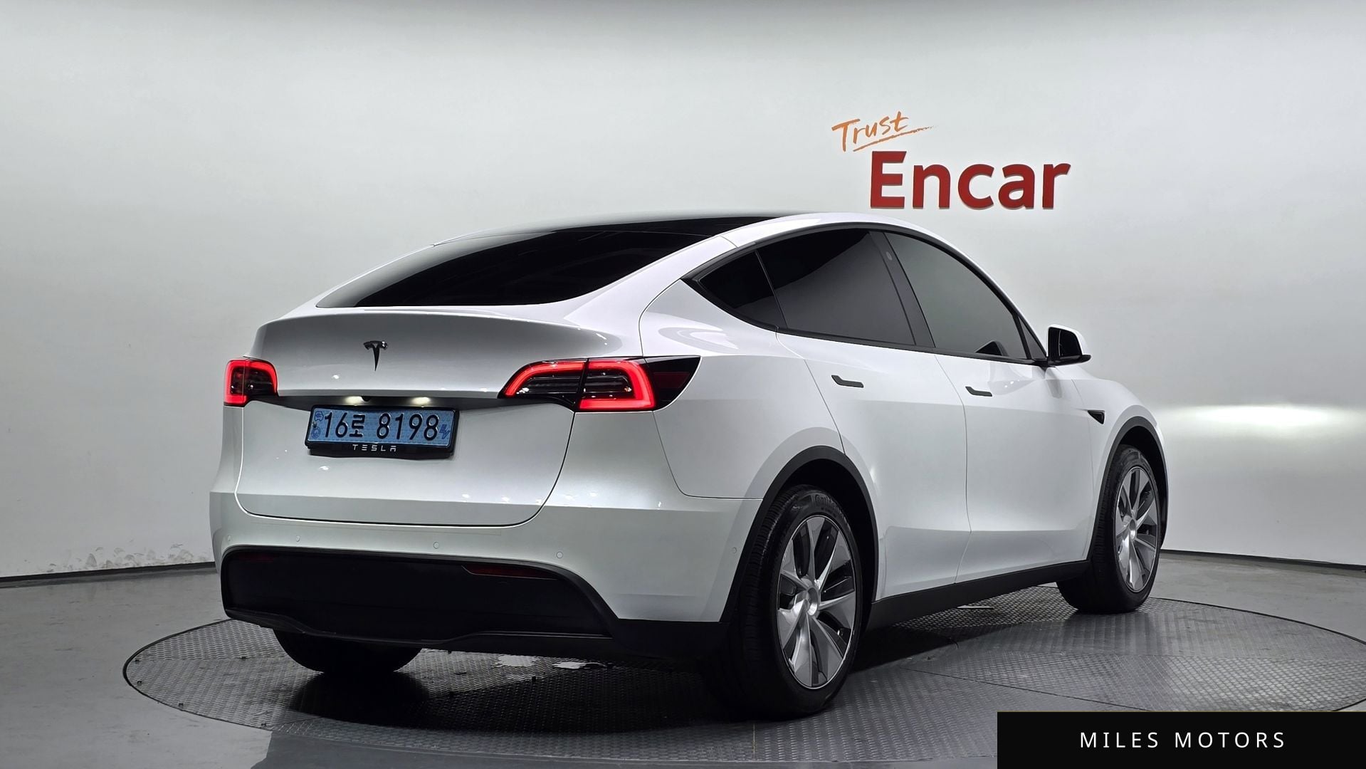 Tesla Model Y 2021 — миниатюра 2