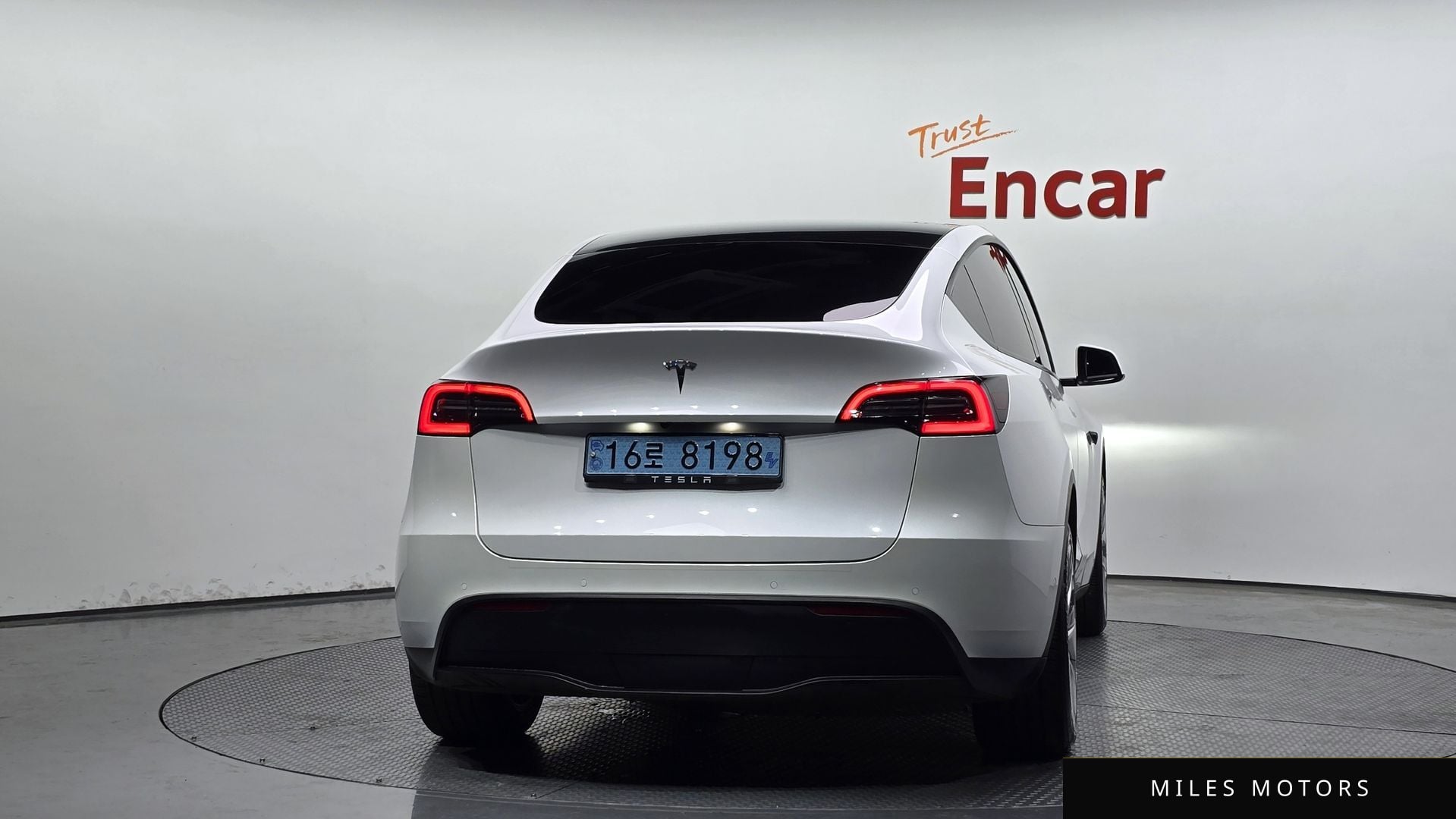 Tesla Model Y 2021 — миниатюра 4