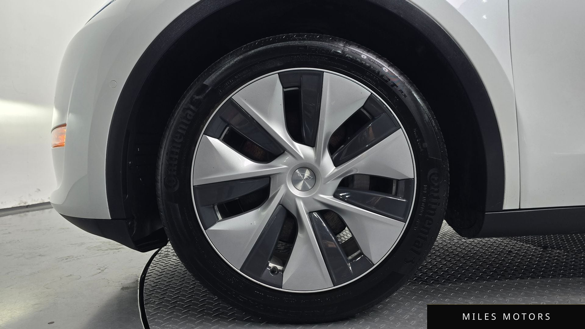 Tesla Model Y 2021 — миниатюра 5