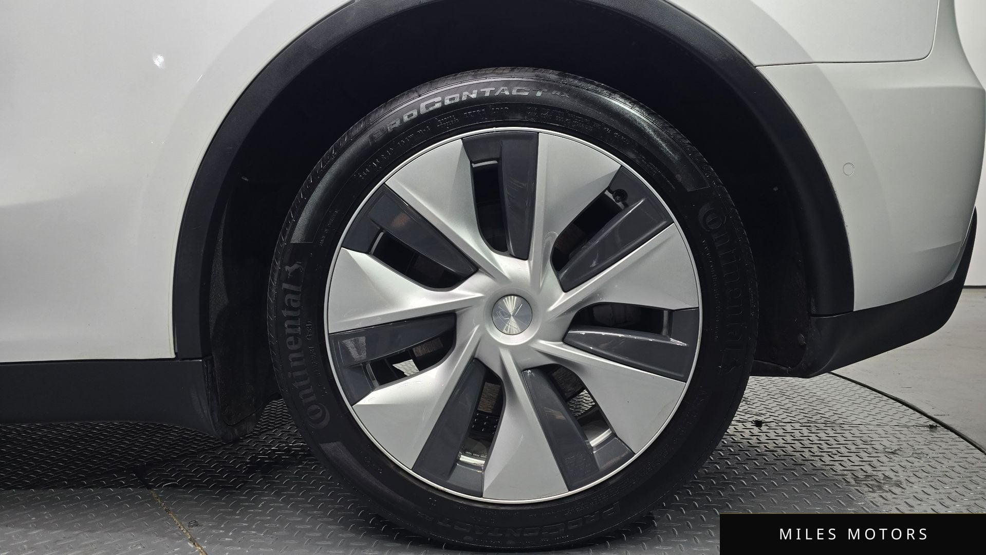 Tesla Model Y 2021 — миниатюра 7