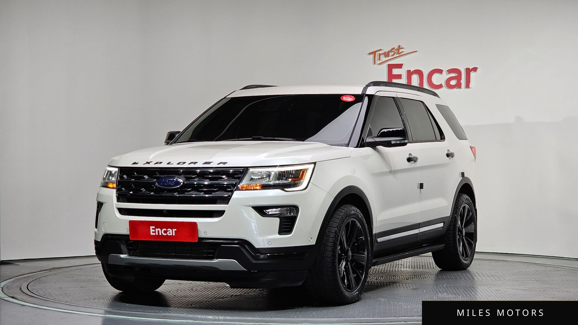 Ford Explorer 2019 — фото 1 из 12