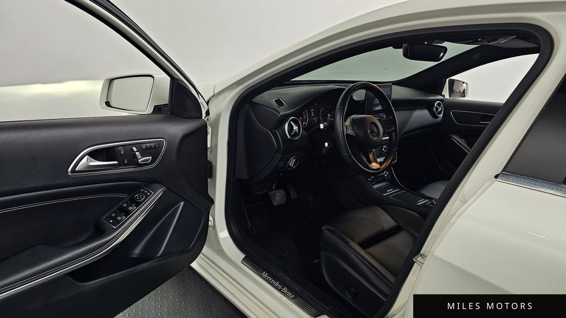 Mercedes-Benz A-Class W176 2017 — миниатюра 10