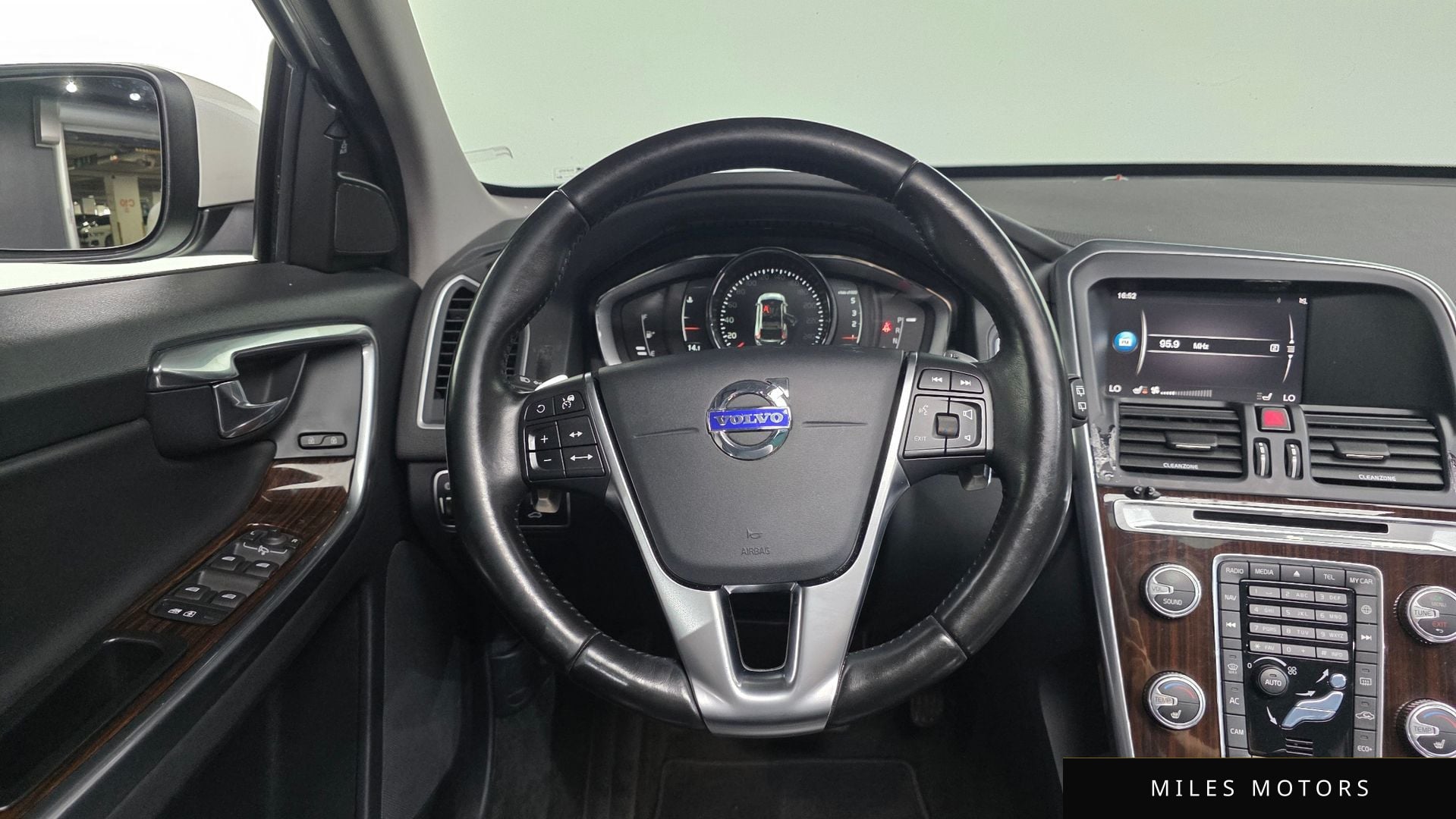 Volvo XC60 2017 — миниатюра 12