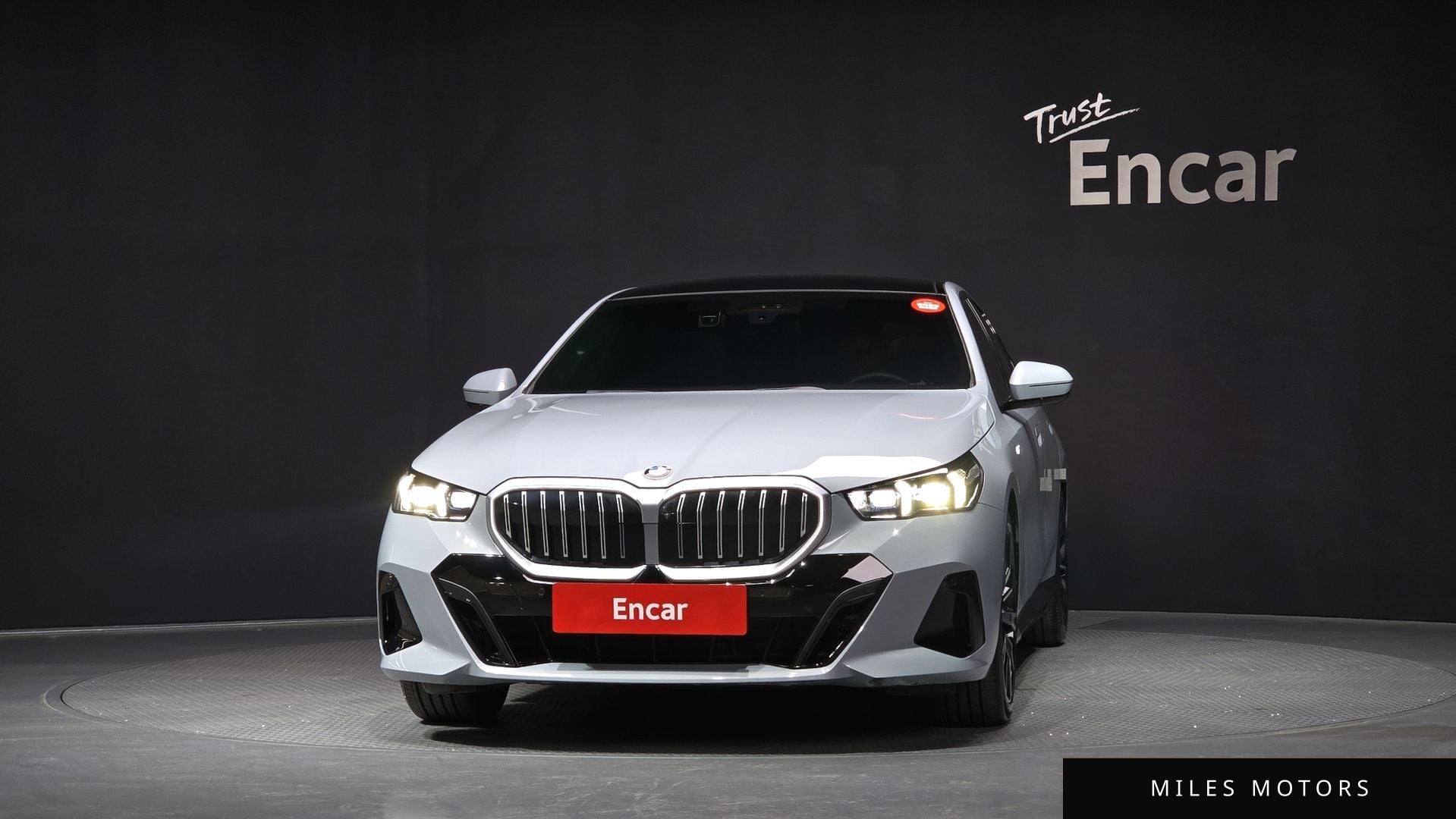 BMW 5 Series (G60) 2024 — миниатюра 3