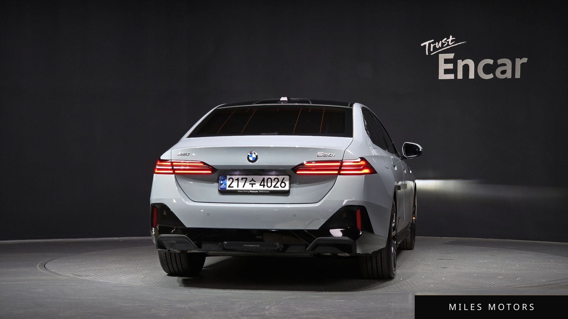 BMW 5 Series (G60) 2024 — миниатюра 4