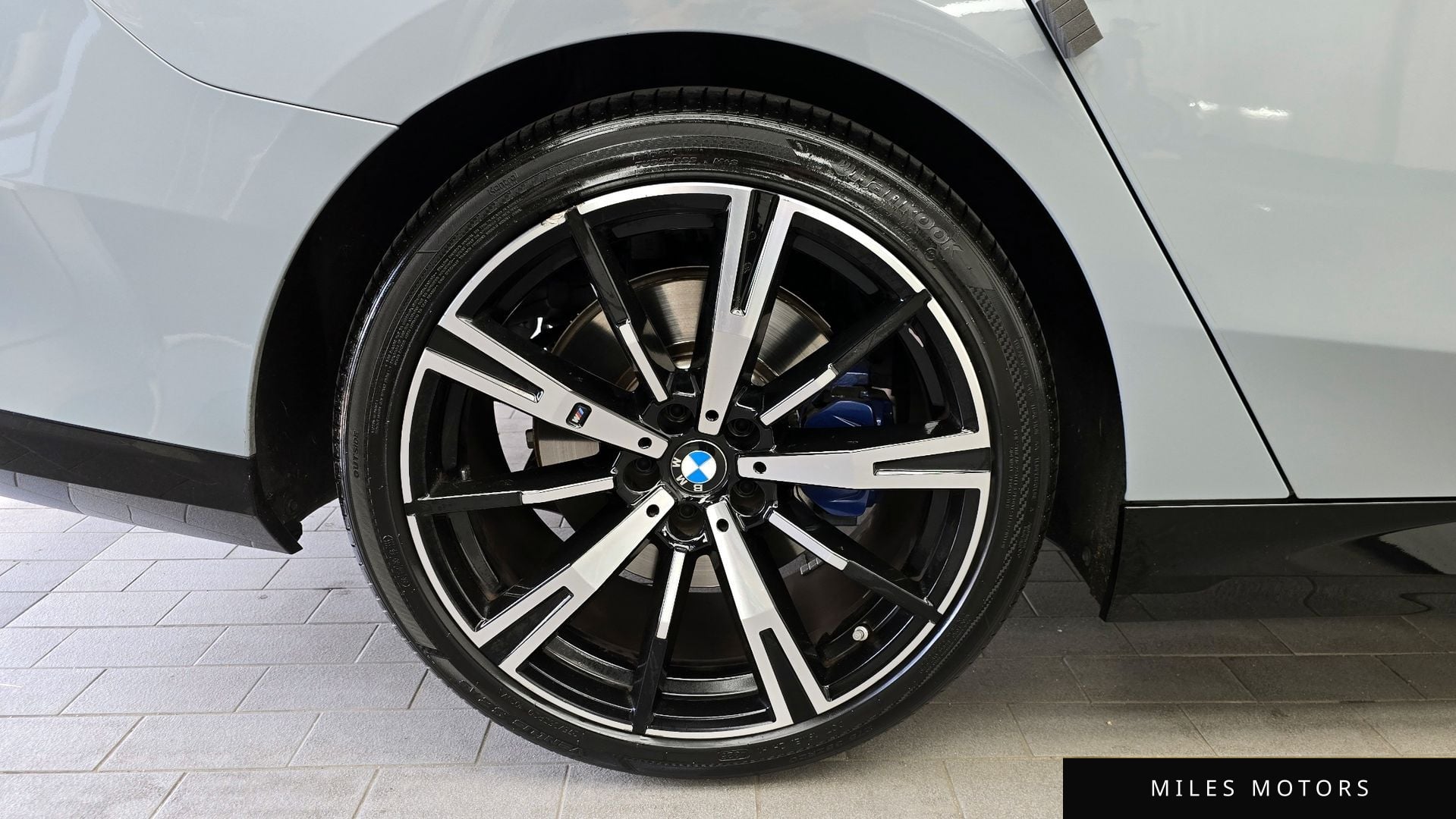 BMW 5 Series (G60) 2024 — миниатюра 5
