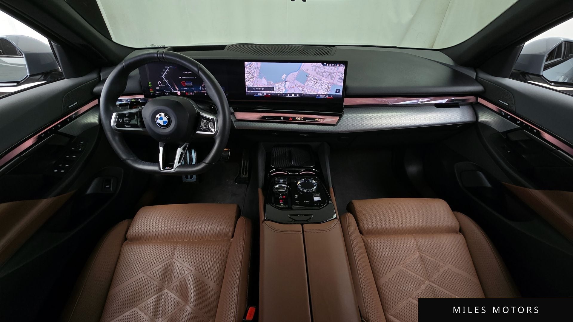 BMW 5 Series (G60) 2024 — миниатюра 10