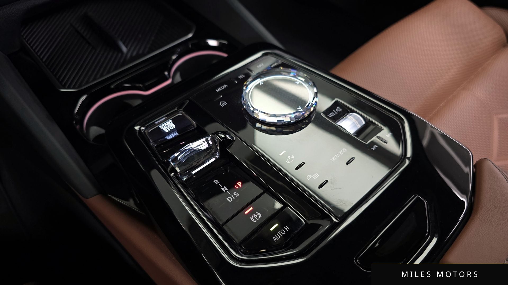 BMW 5 Series (G60) 2024 — миниатюра 12