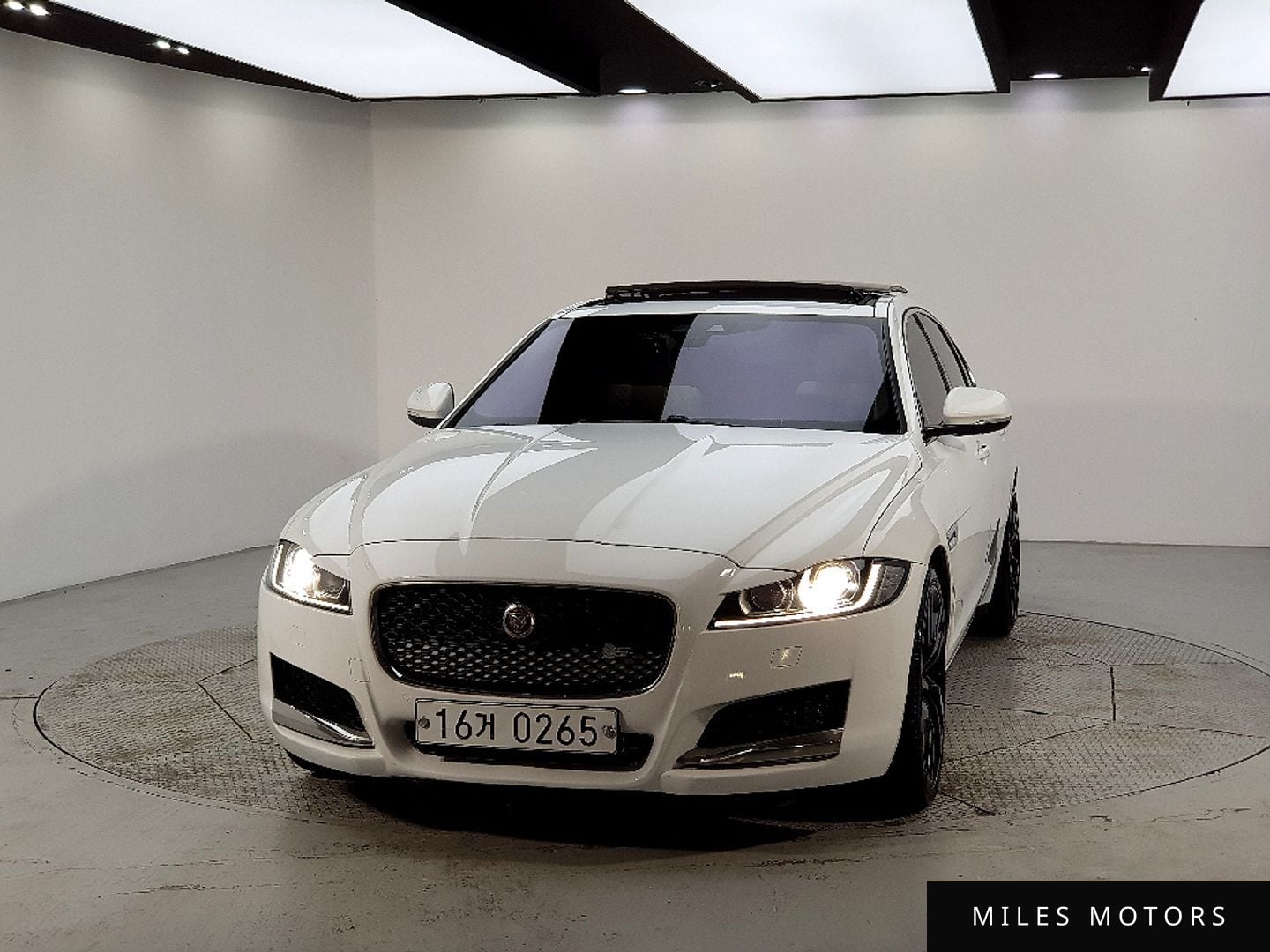 Jaguar XF (X260) 2016 — миниатюра 2