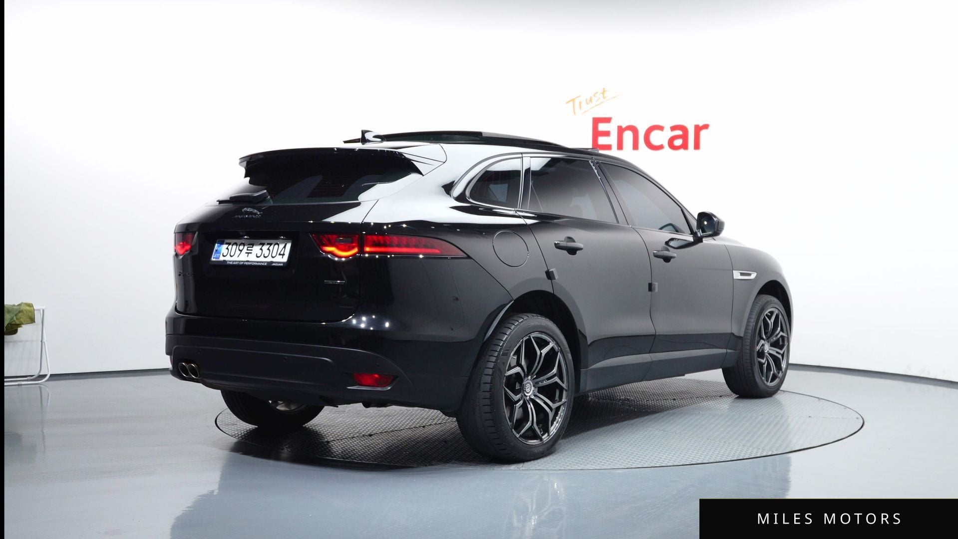 Jaguar F-PACE 2018 — миниатюра 2