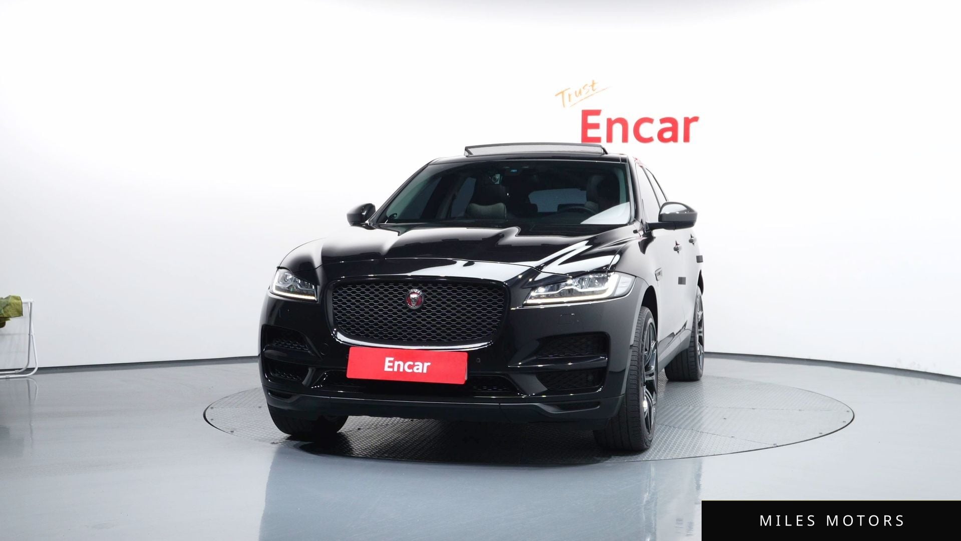 Jaguar F-PACE 2018 — миниатюра 3