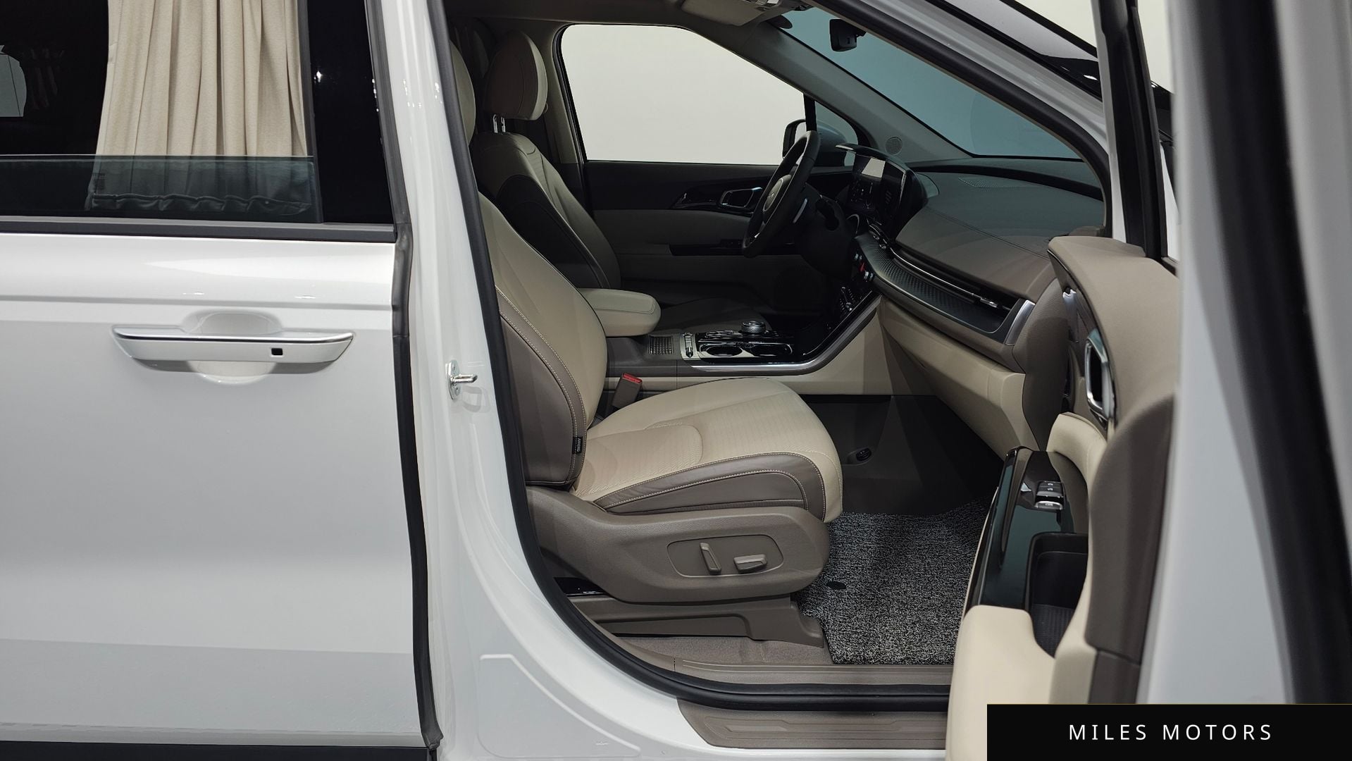 Kia Carnival 2023 — миниатюра 11