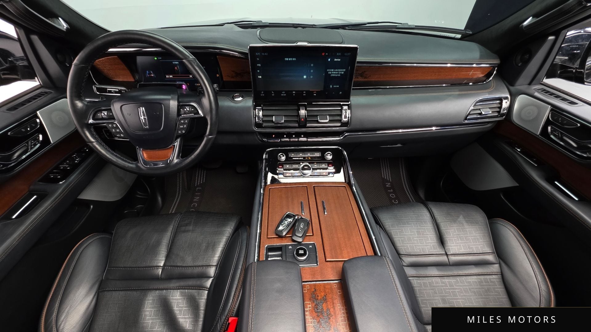Lincoln Navigator 2023 — миниатюра 10