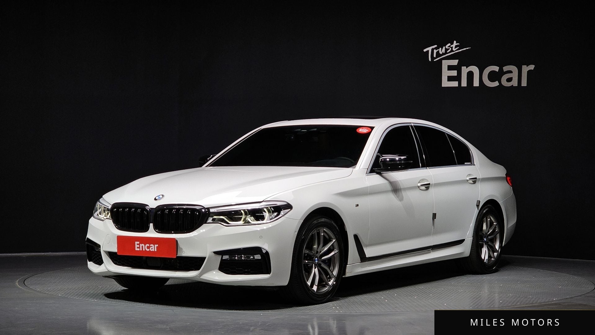 BMW 5 Series (G30) 2018 — фото 1 из 12