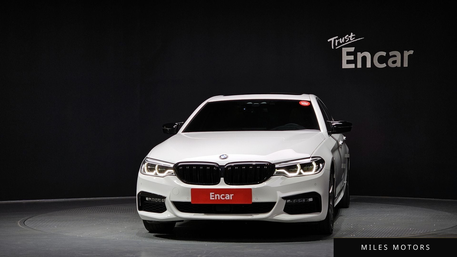 BMW 5 Series (G30) 2018 — миниатюра 3