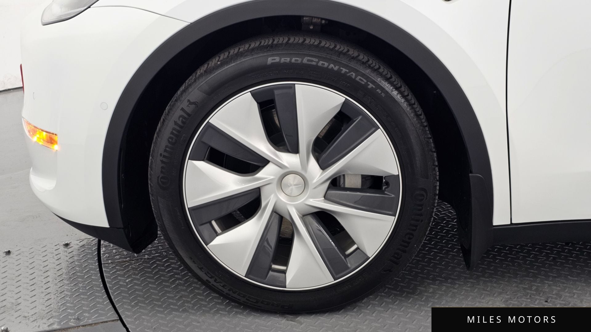Tesla Model Y 2021 — миниатюра 5