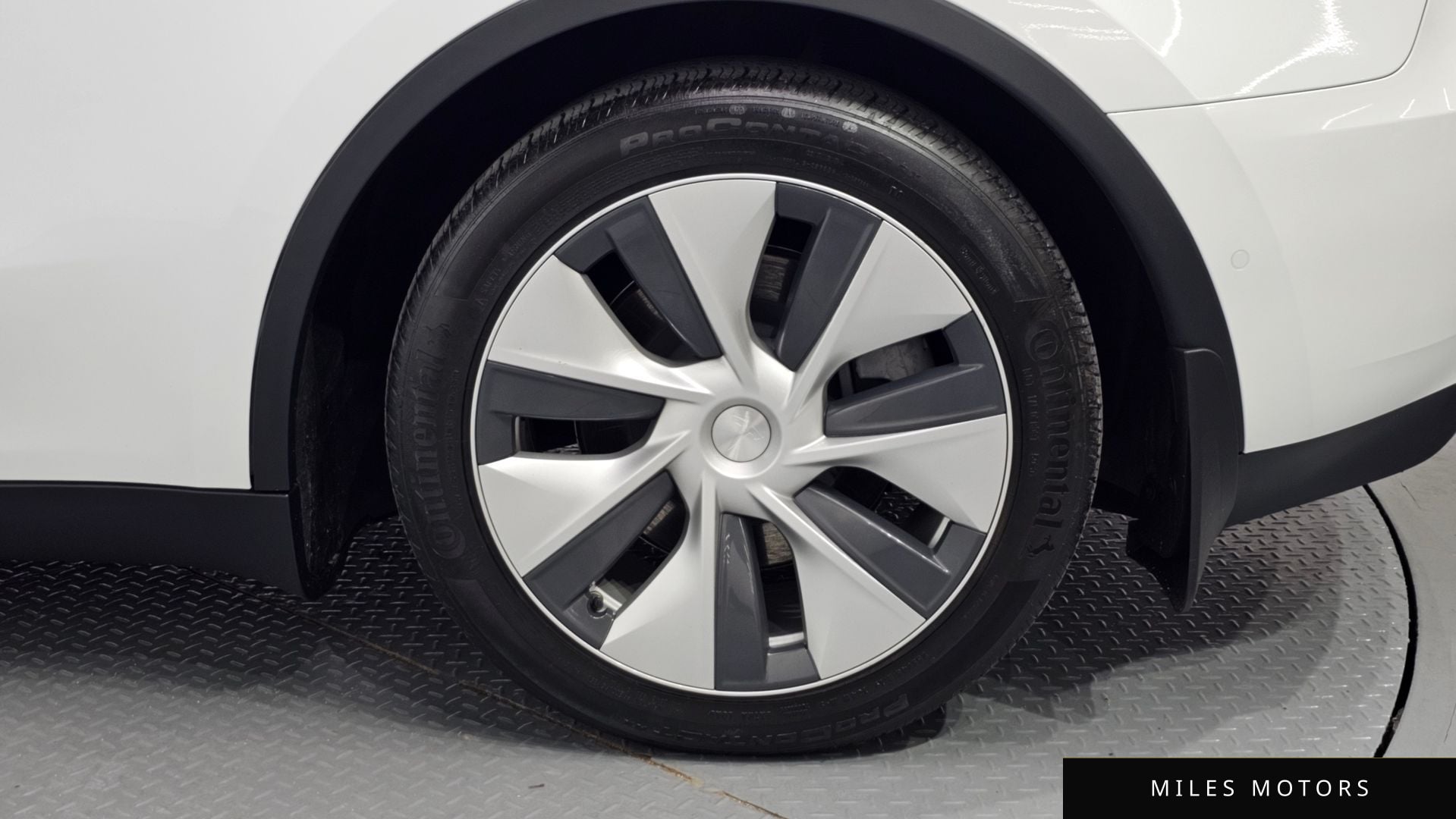 Tesla Model Y 2021 — миниатюра 7
