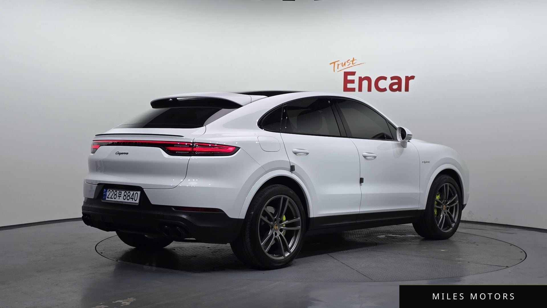 Porsche Cayenne 2023 — миниатюра 2