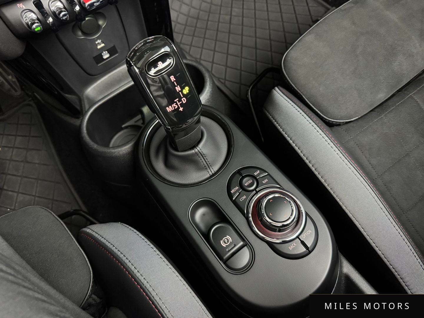 MINI Cooper Convertible 2024 — миниатюра 9