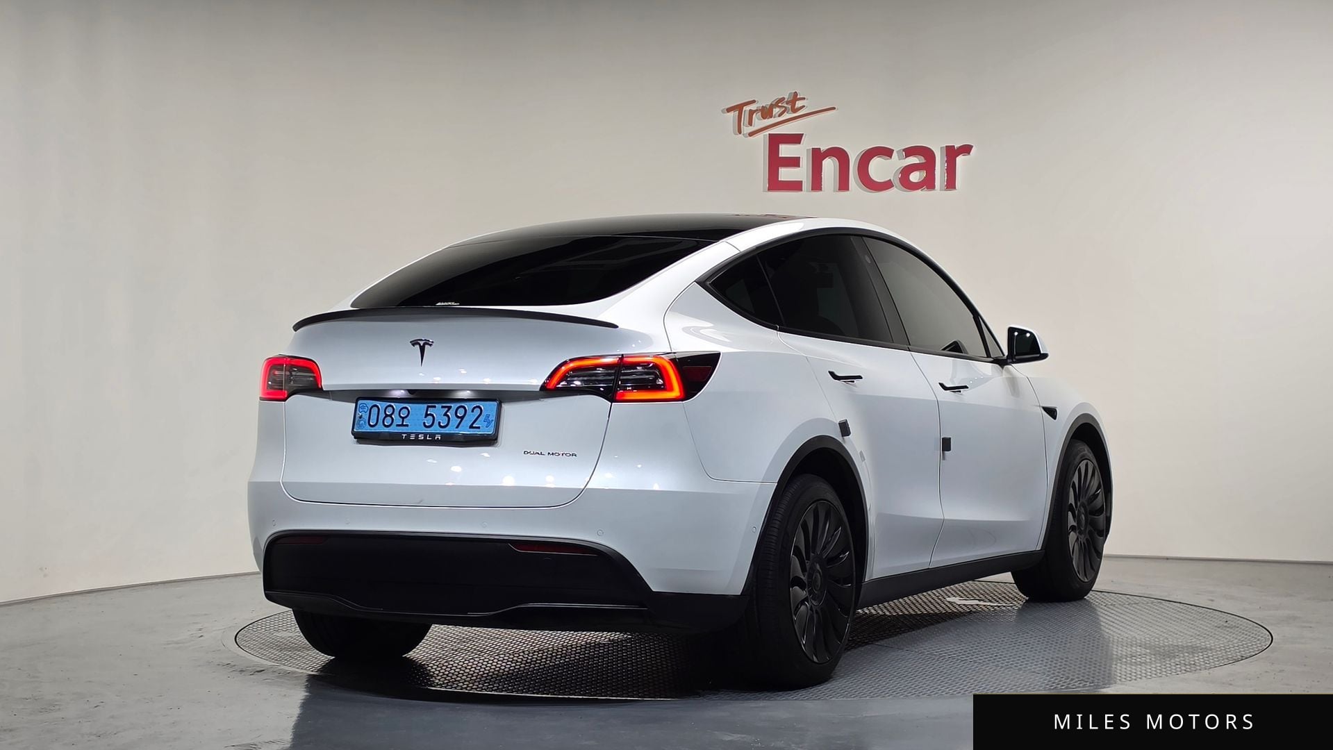 Tesla Model Y 2022 — миниатюра 2