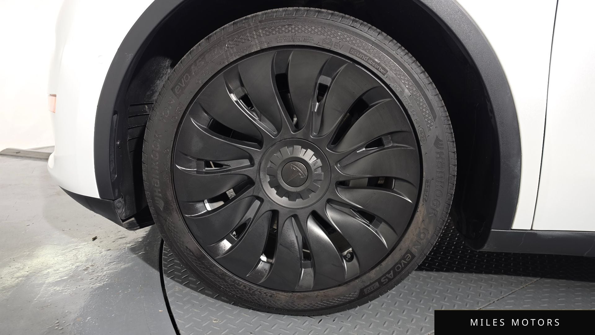 Tesla Model Y 2022 — миниатюра 5