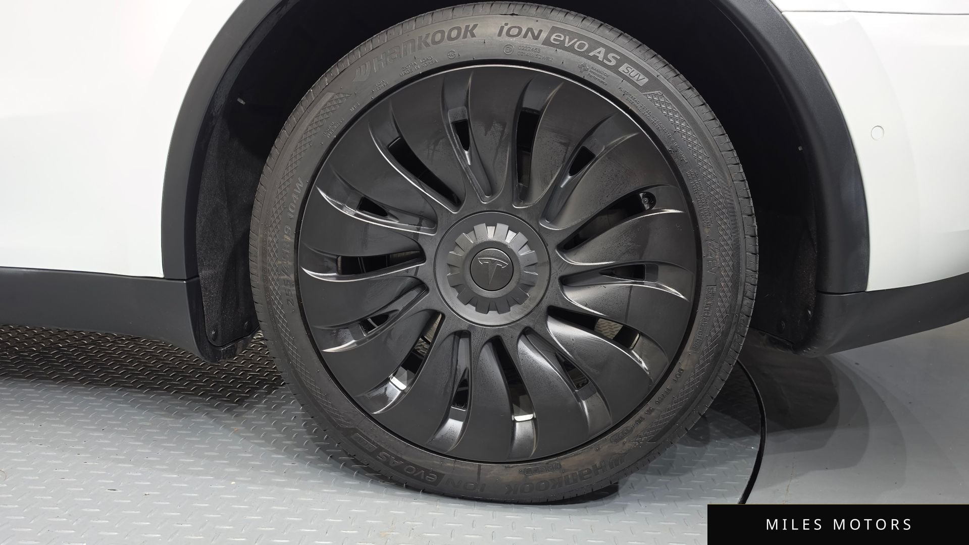 Tesla Model Y 2022 — миниатюра 7