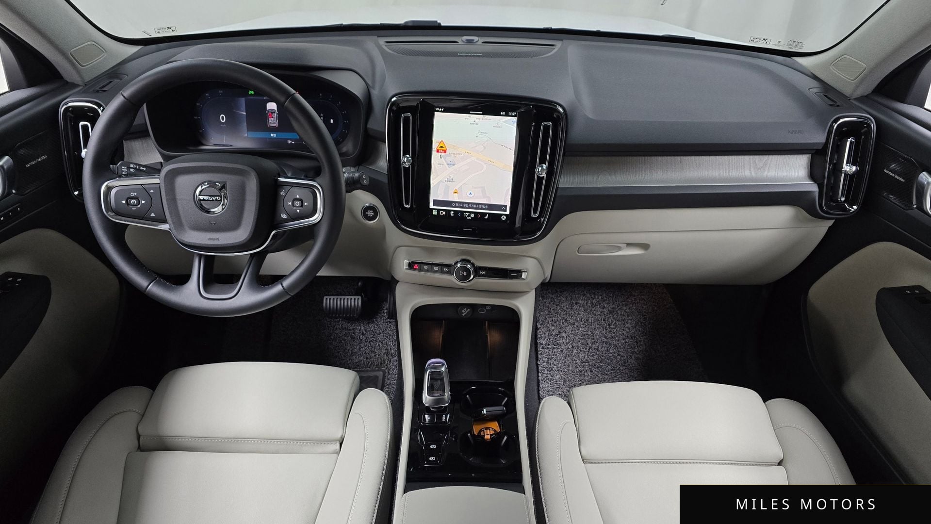 Volvo XC40 2025 — миниатюра 10