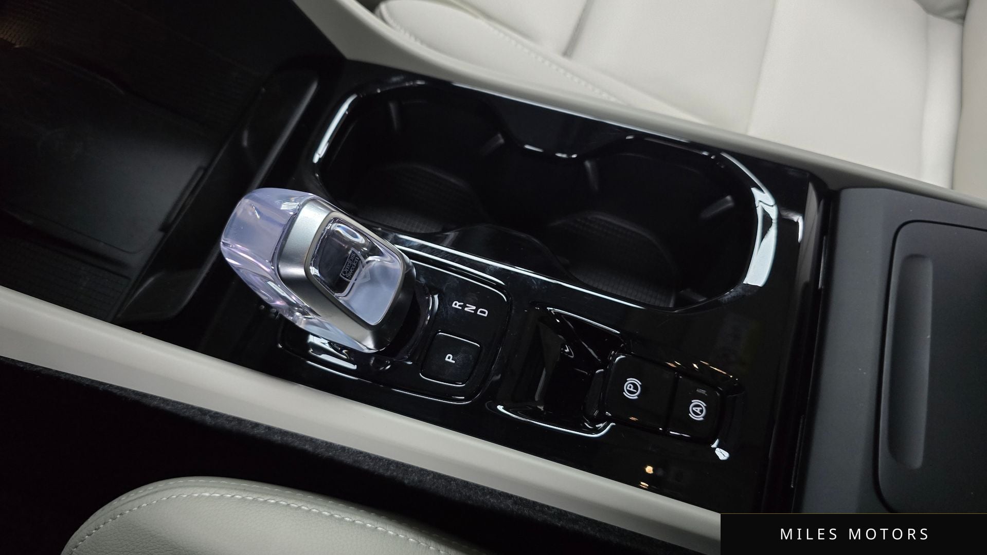 Volvo XC40 2025 — миниатюра 12
