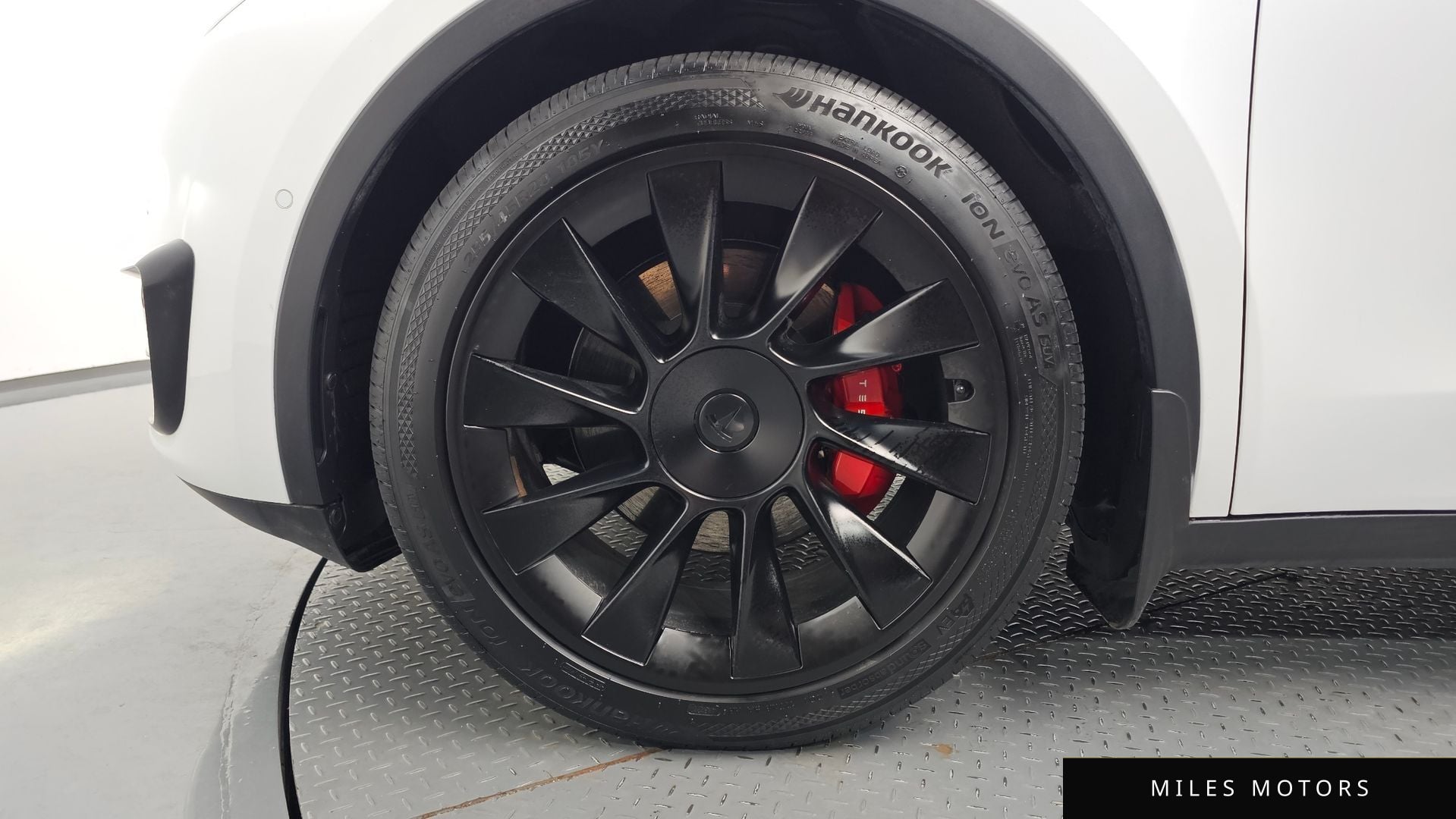 Tesla Model Y 2021 — миниатюра 4