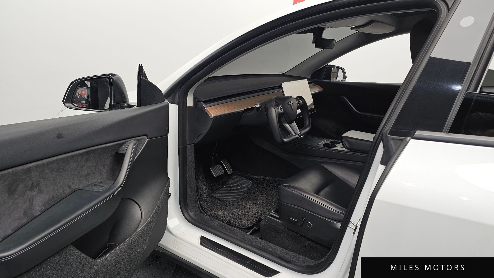 Tesla Model Y 2021 — миниатюра 12