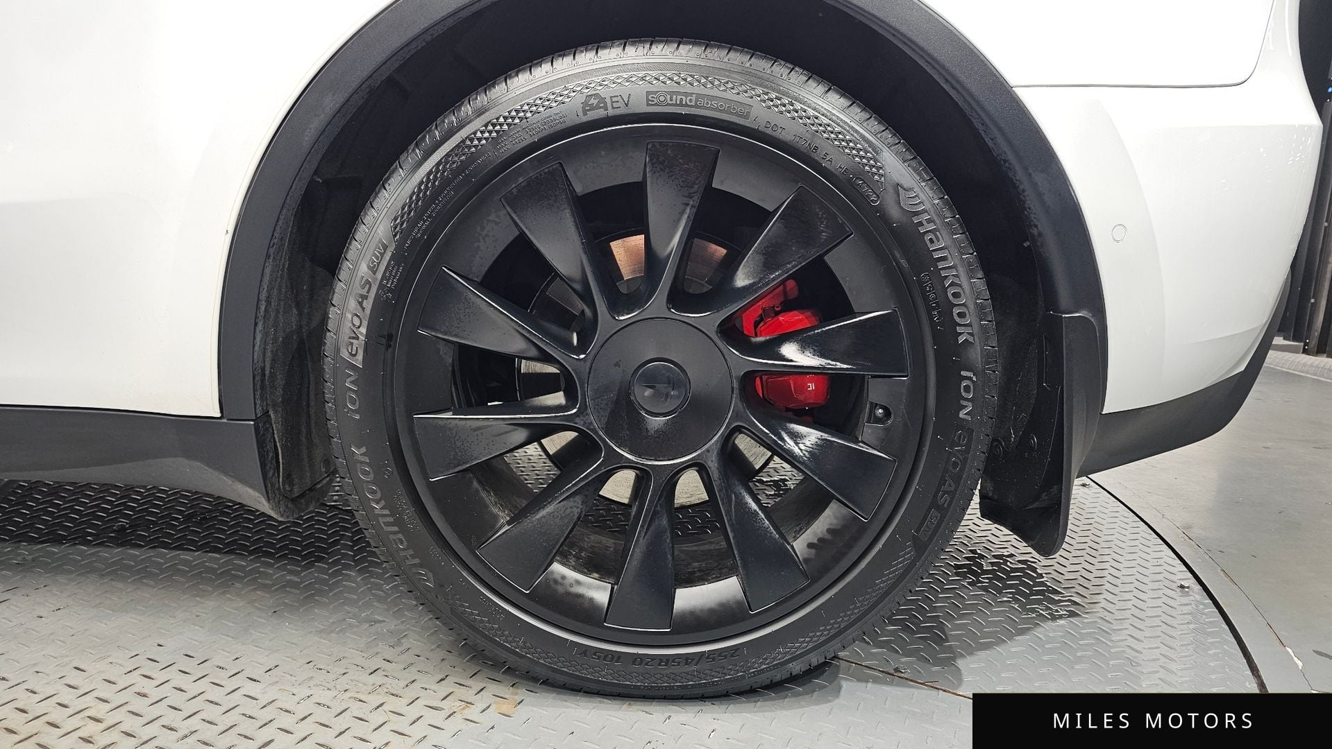 Tesla Model Y 2021 — миниатюра 6