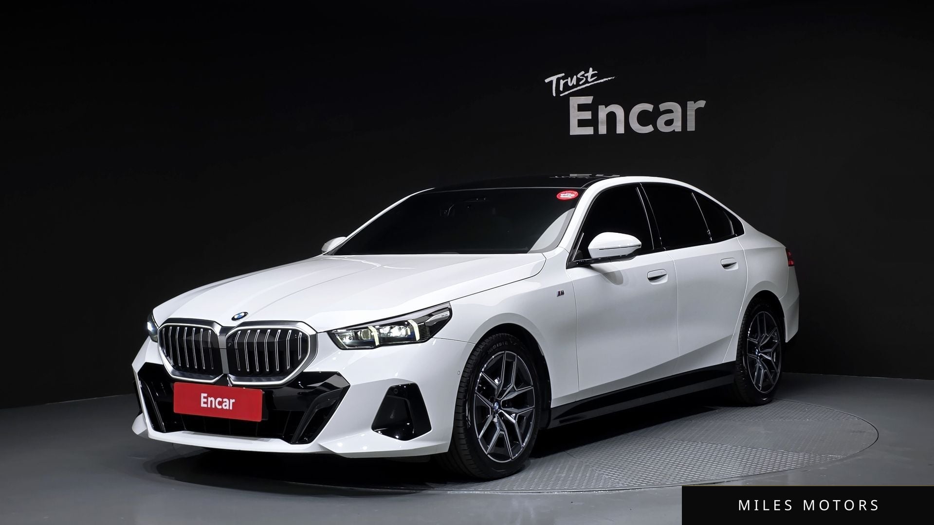 BMW 5 Series (G60) 2024 — фото 1 из 12