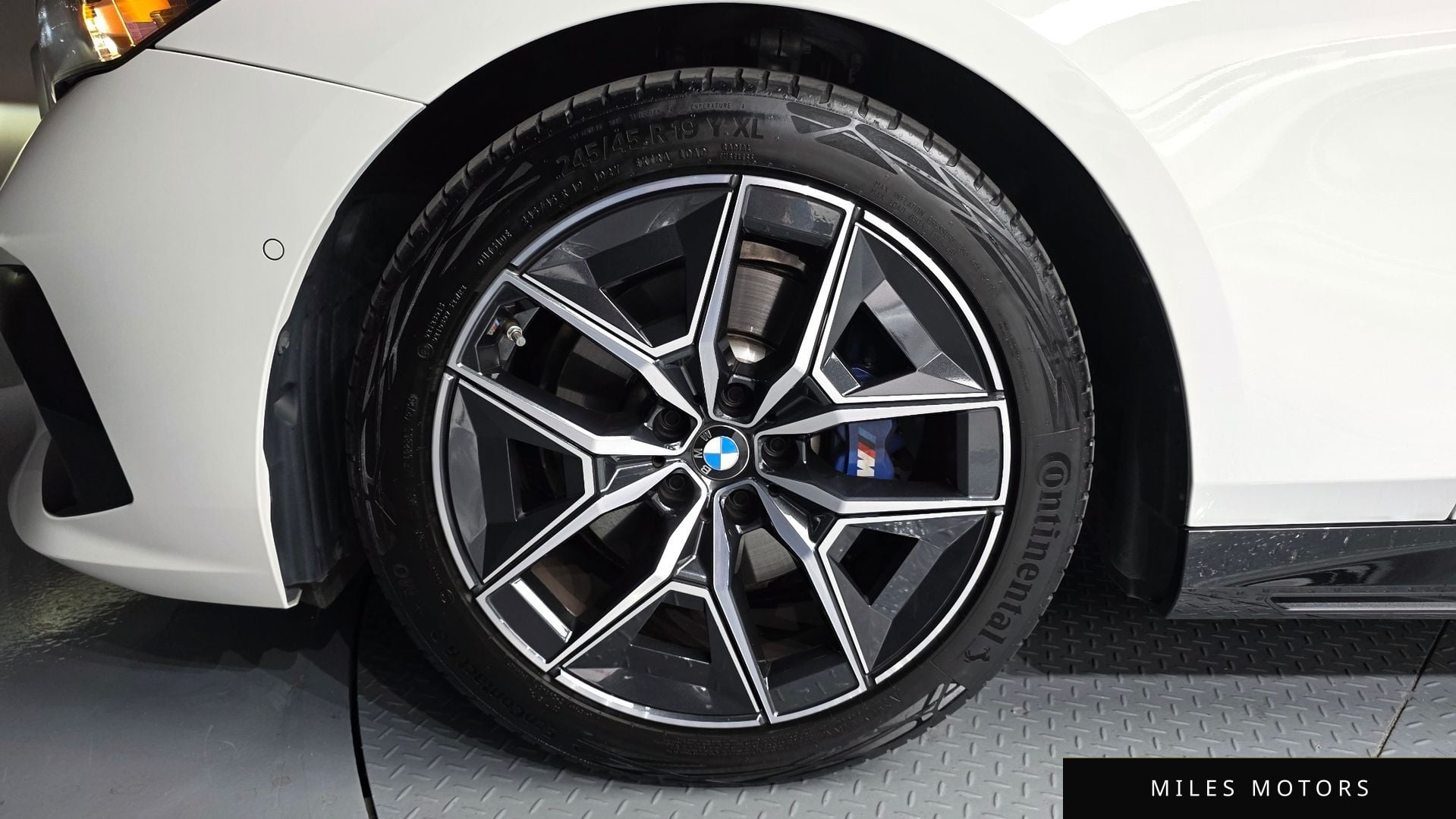 BMW 5 Series (G60) 2024 — миниатюра 5