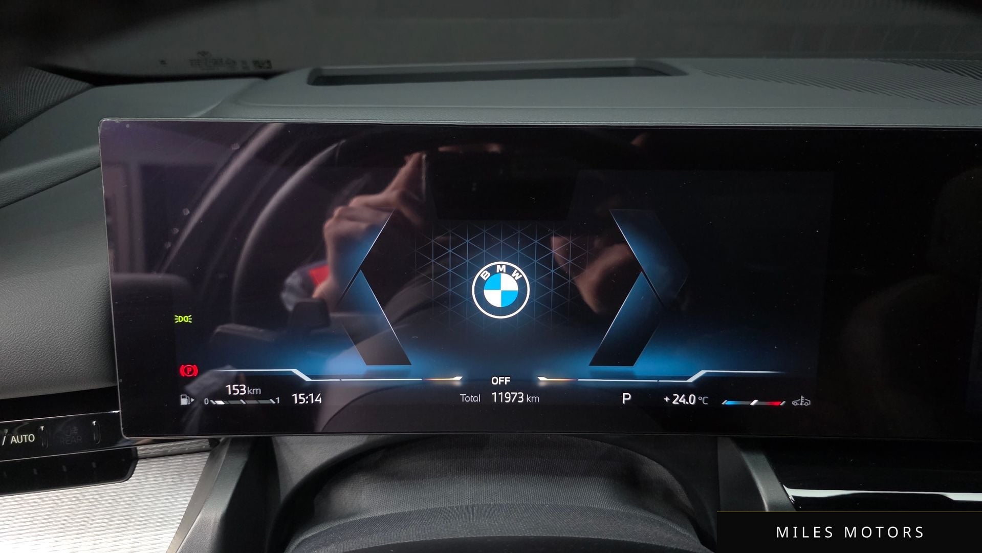 BMW 5 Series (G60) 2024 — миниатюра 11