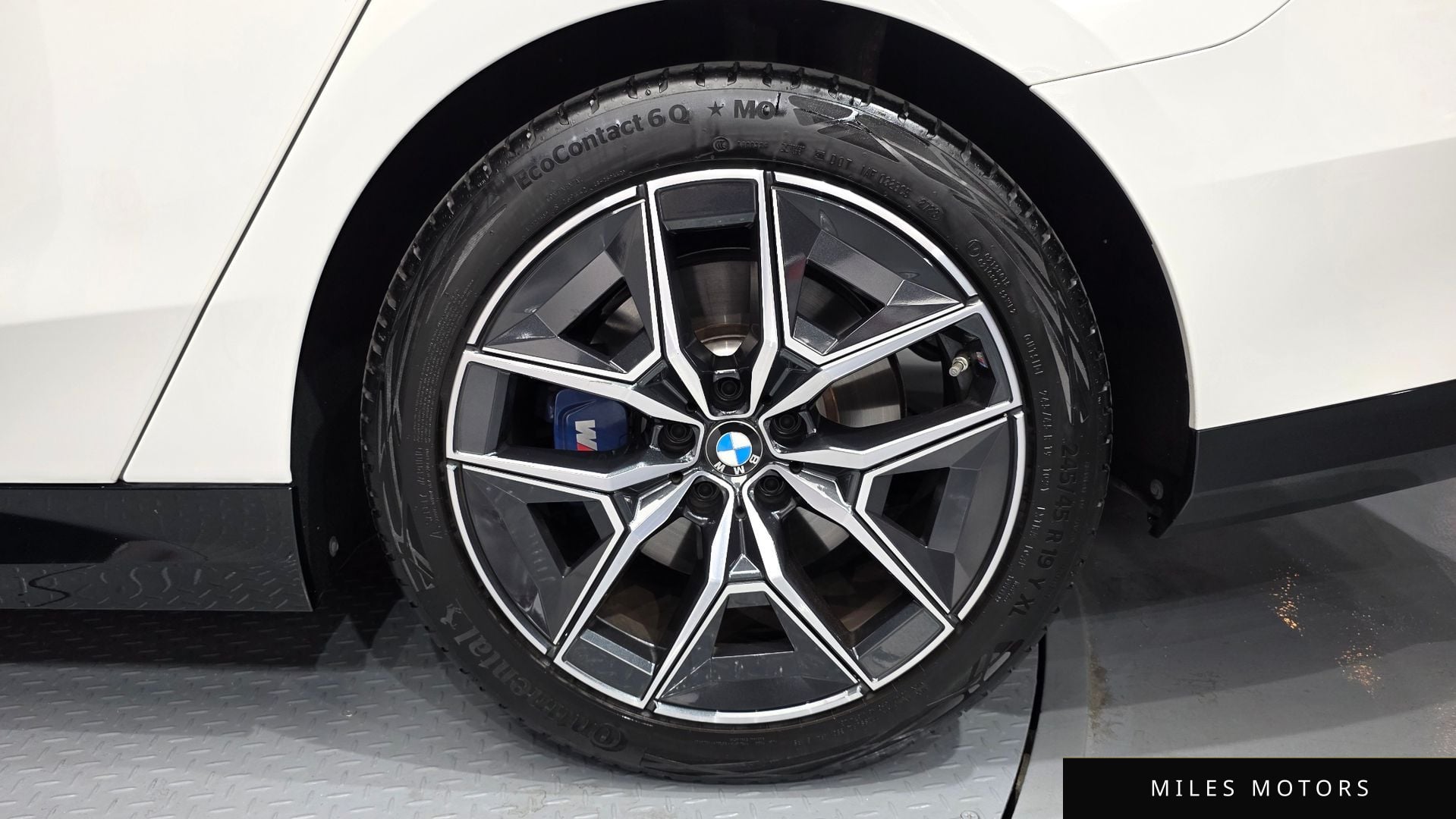 BMW 5 Series (G60) 2024 — миниатюра 7