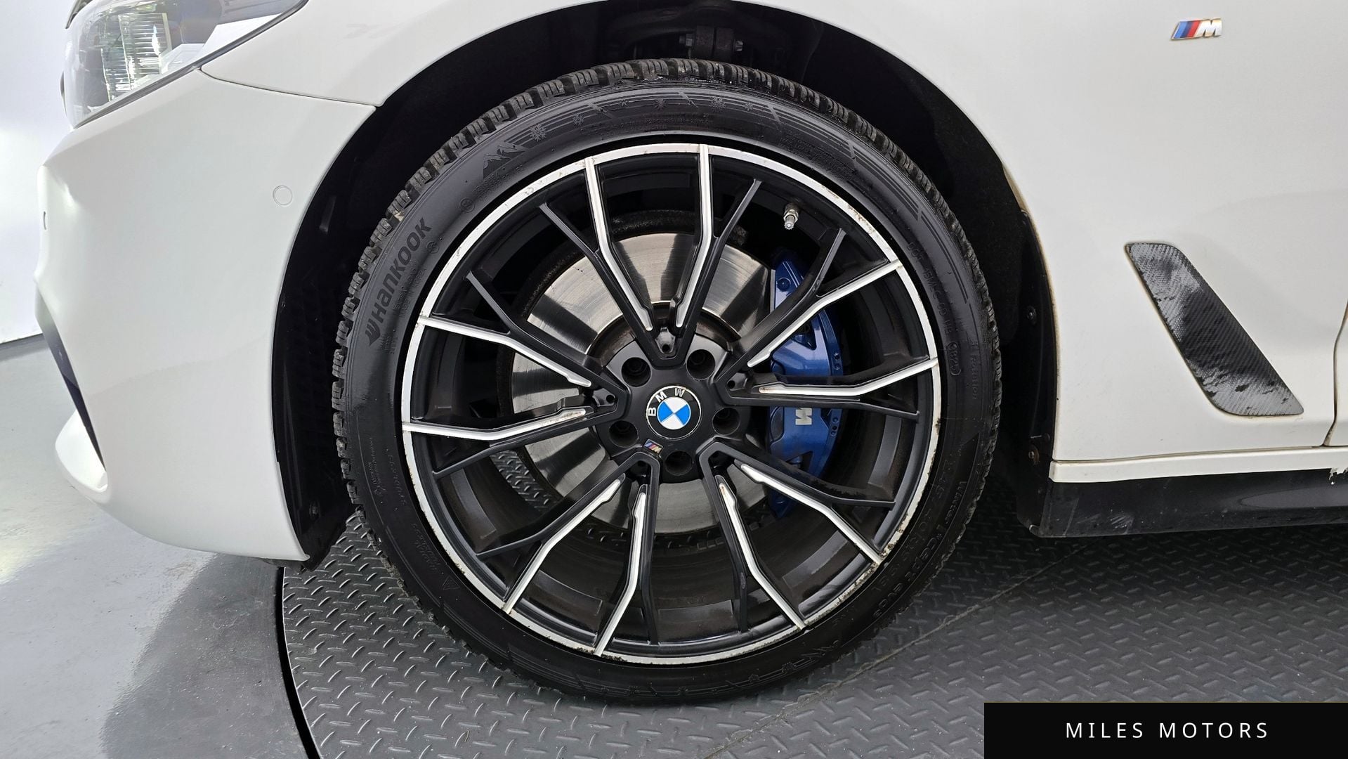 BMW 5 Series (G30) 2018 — миниатюра 5