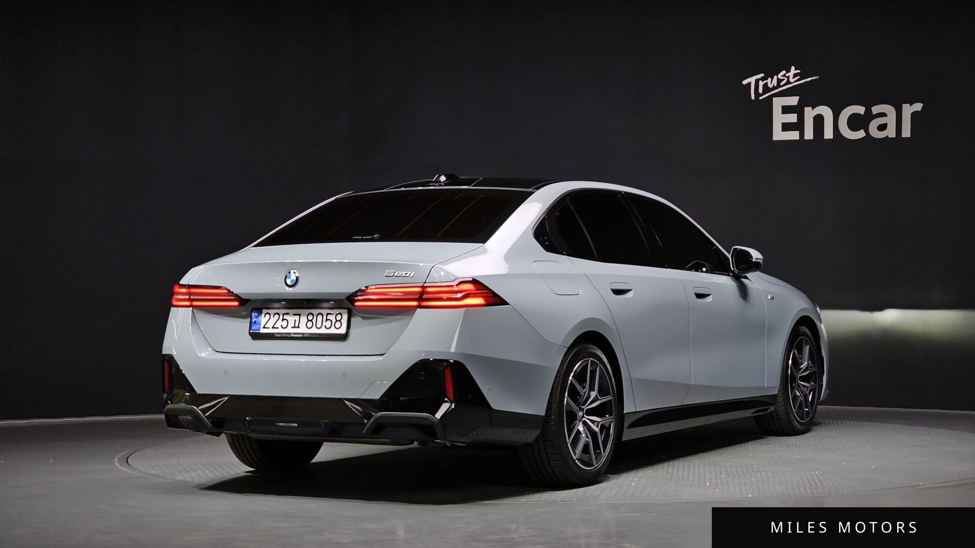 BMW 5 Series (G60) 2024 — миниатюра 2