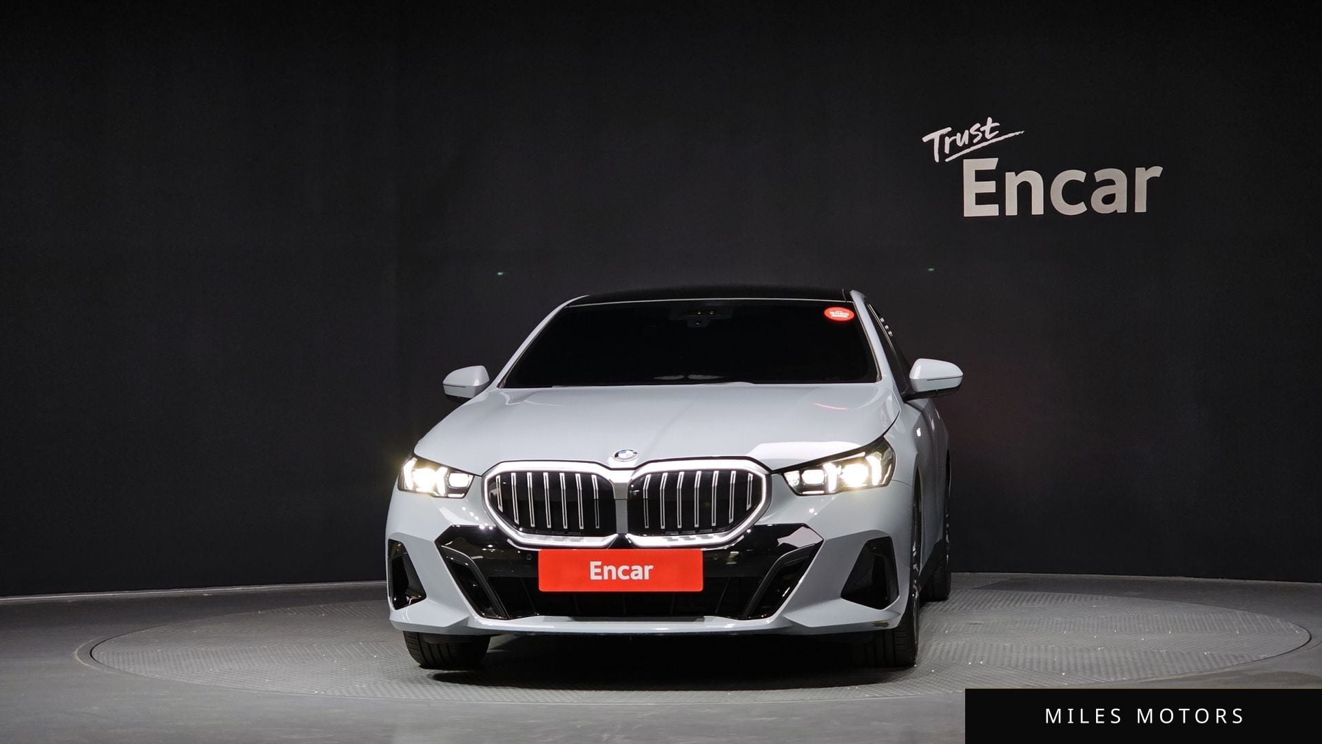 BMW 5 Series (G60) 2024 — миниатюра 3