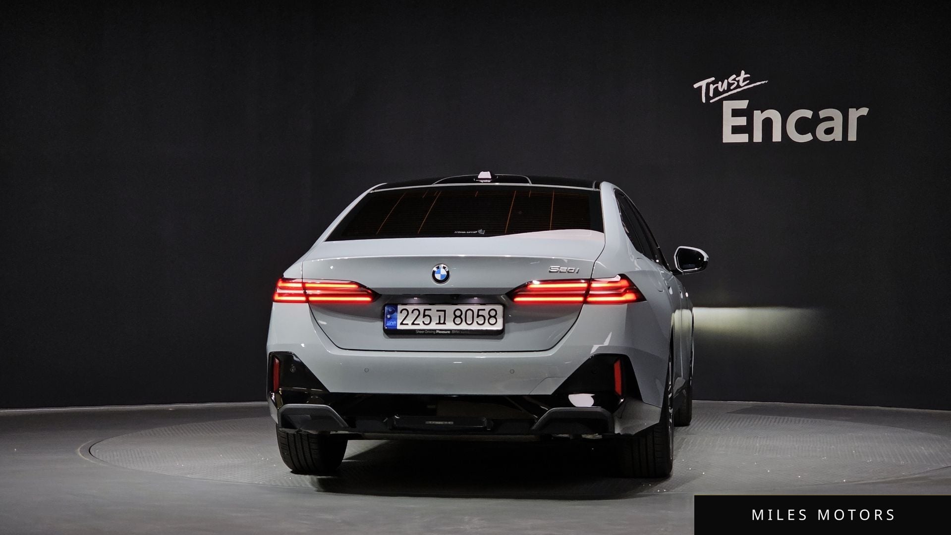 BMW 5 Series (G60) 2024 — миниатюра 4