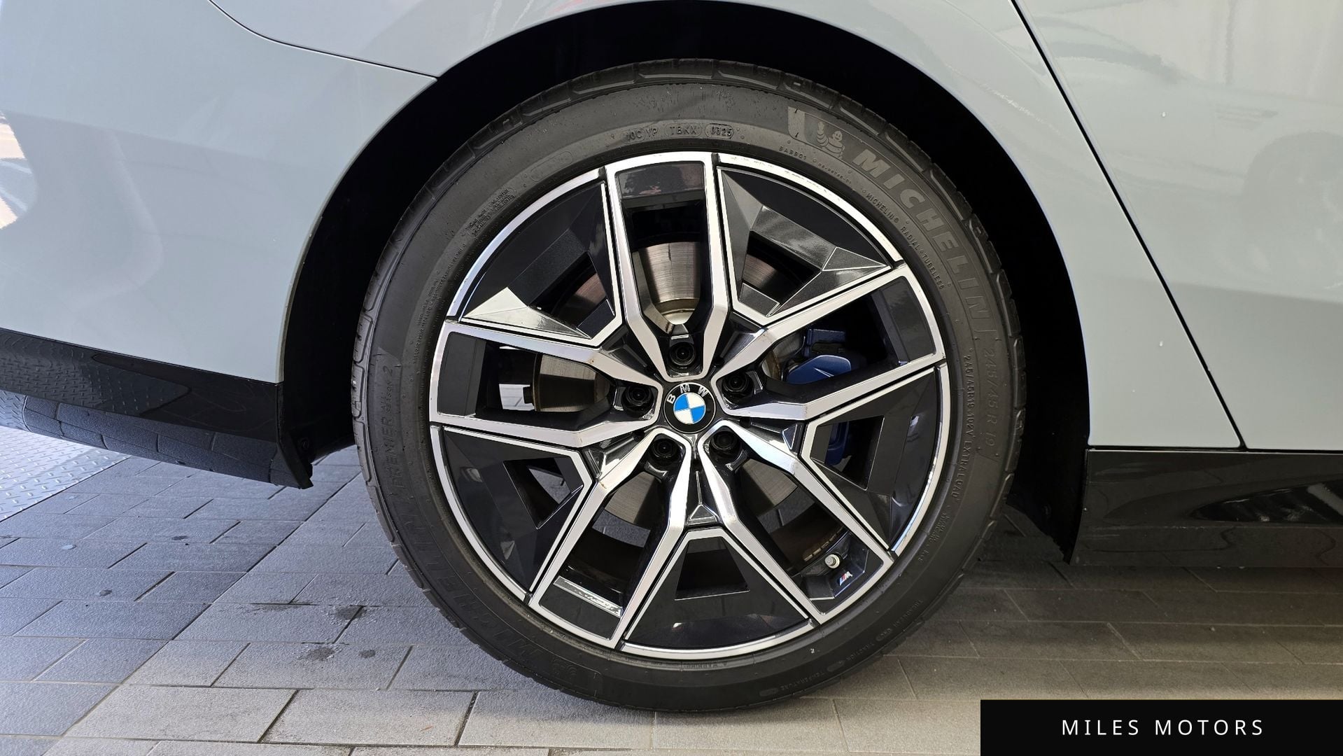 BMW 5 Series (G60) 2024 — миниатюра 5