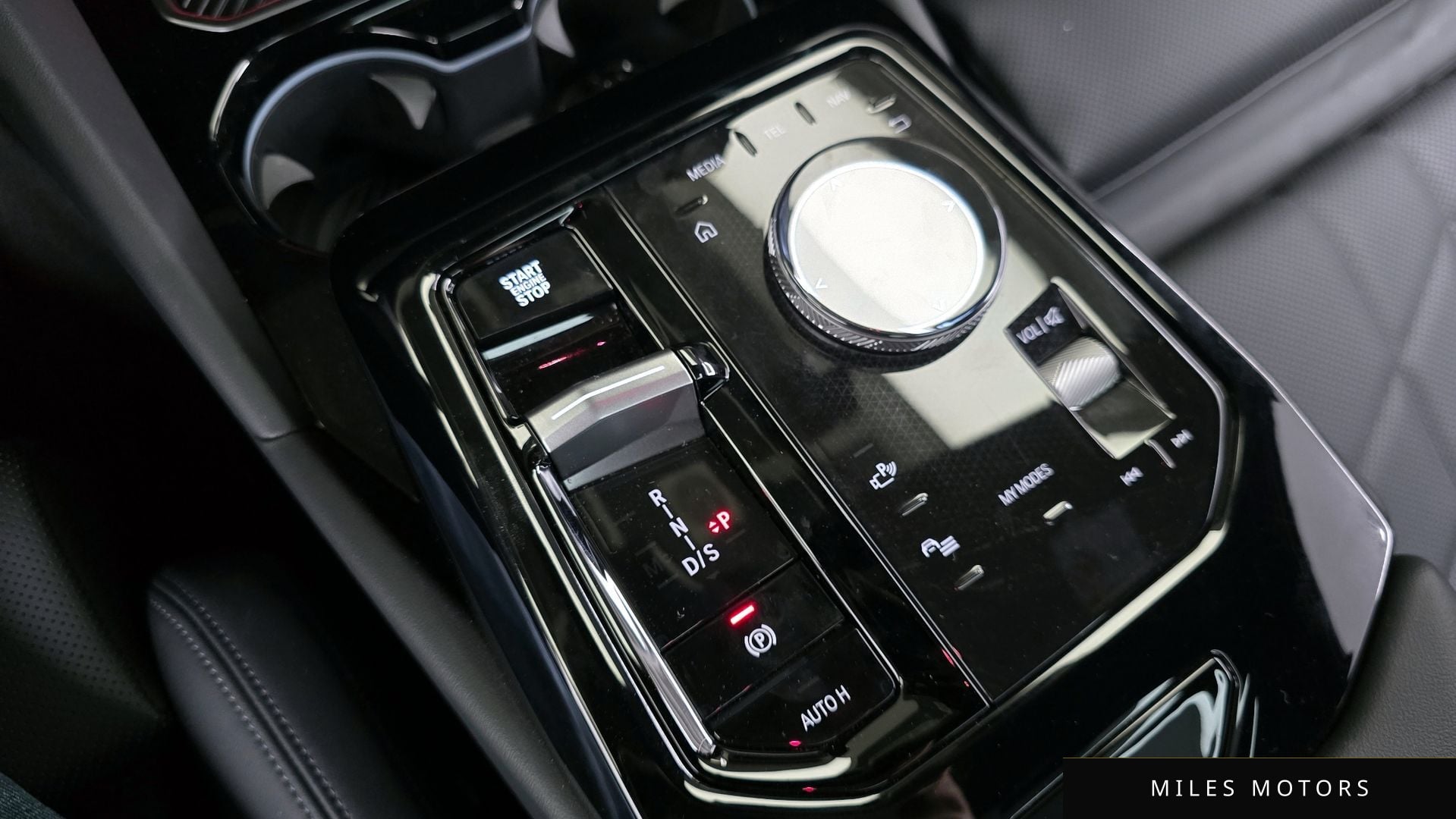 BMW 5 Series (G60) 2024 — миниатюра 12