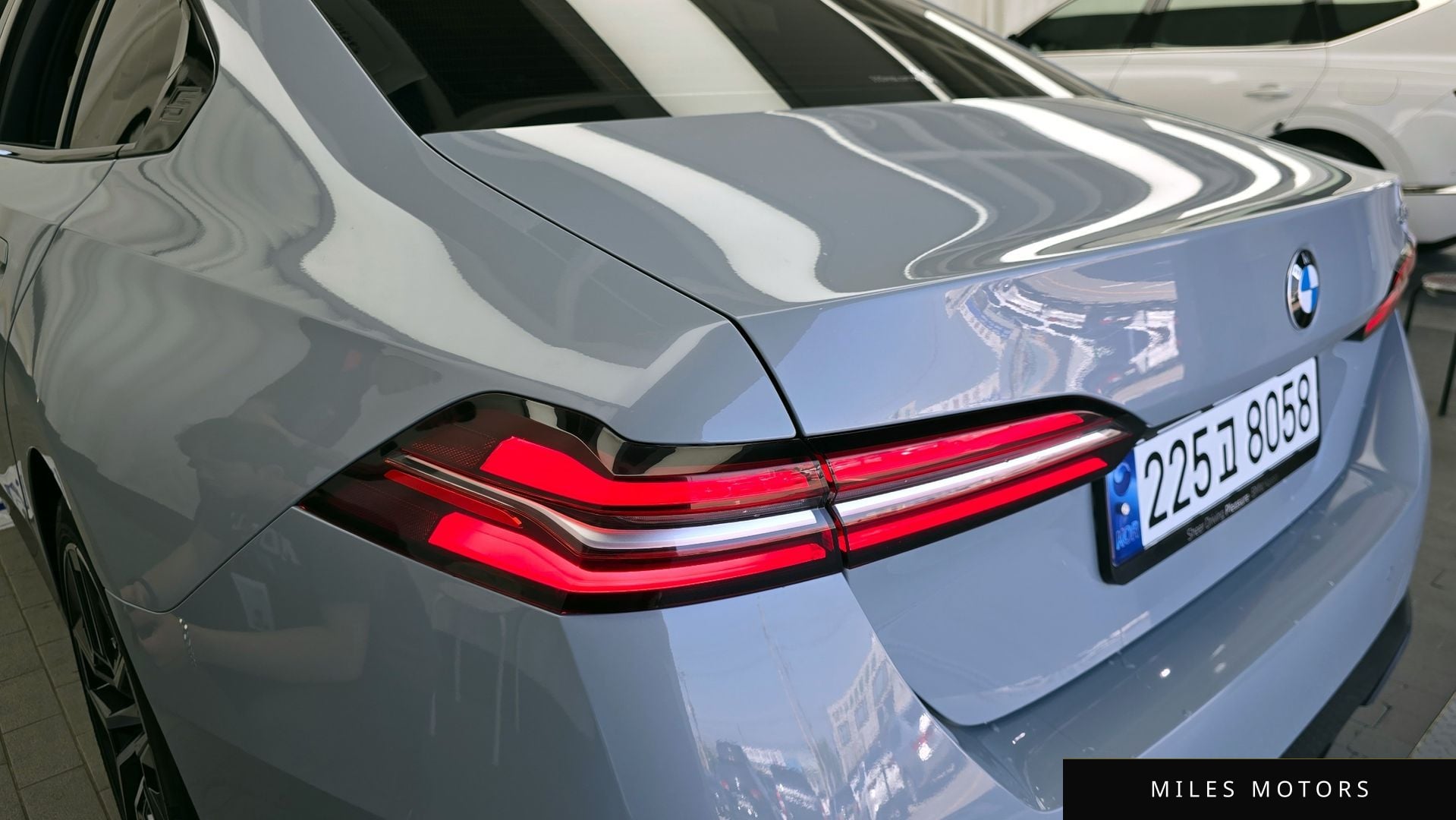 BMW 5 Series (G60) 2024 — миниатюра 9