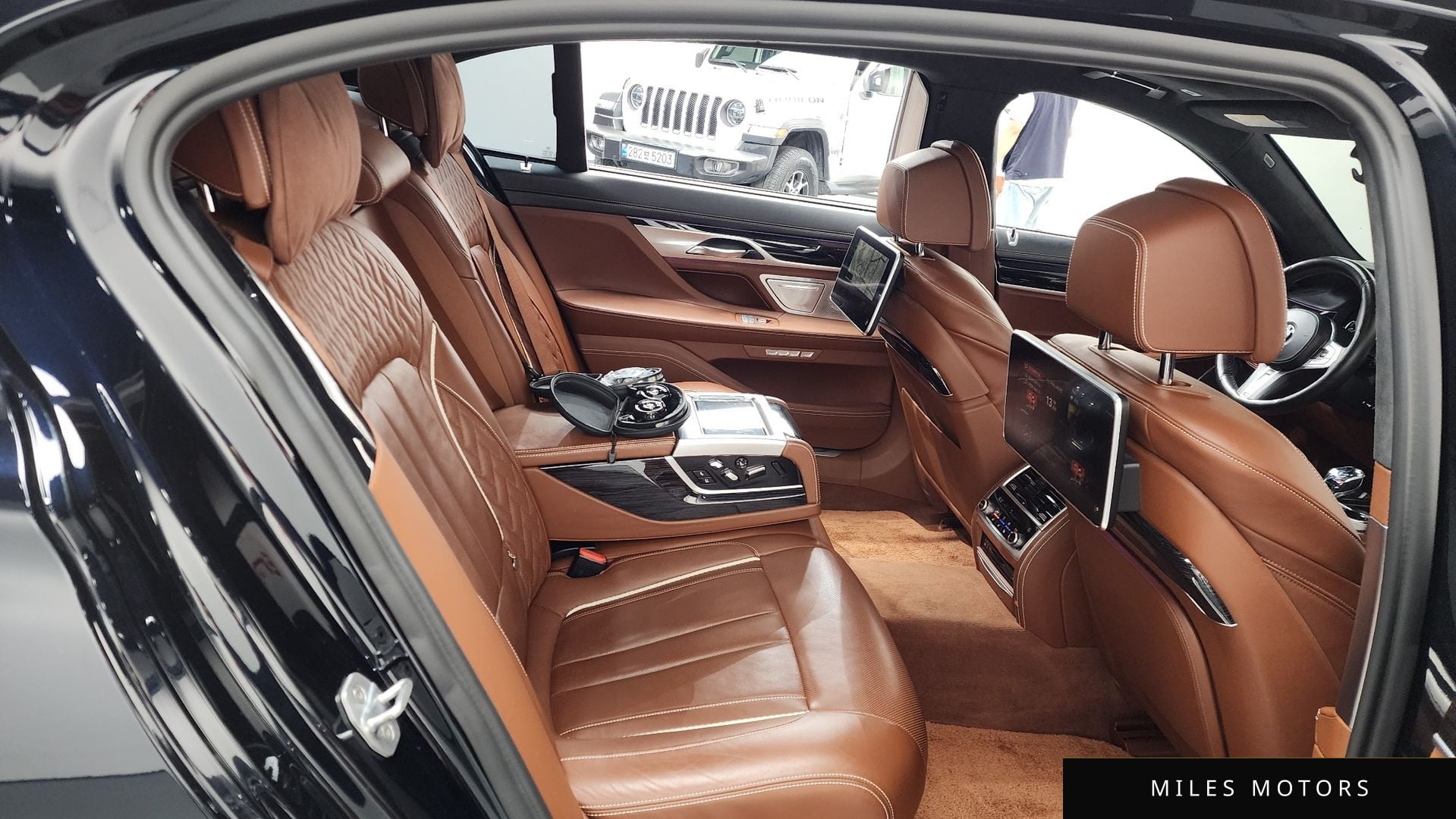 BMW 7 Series (G11) 2018 — миниатюра 11