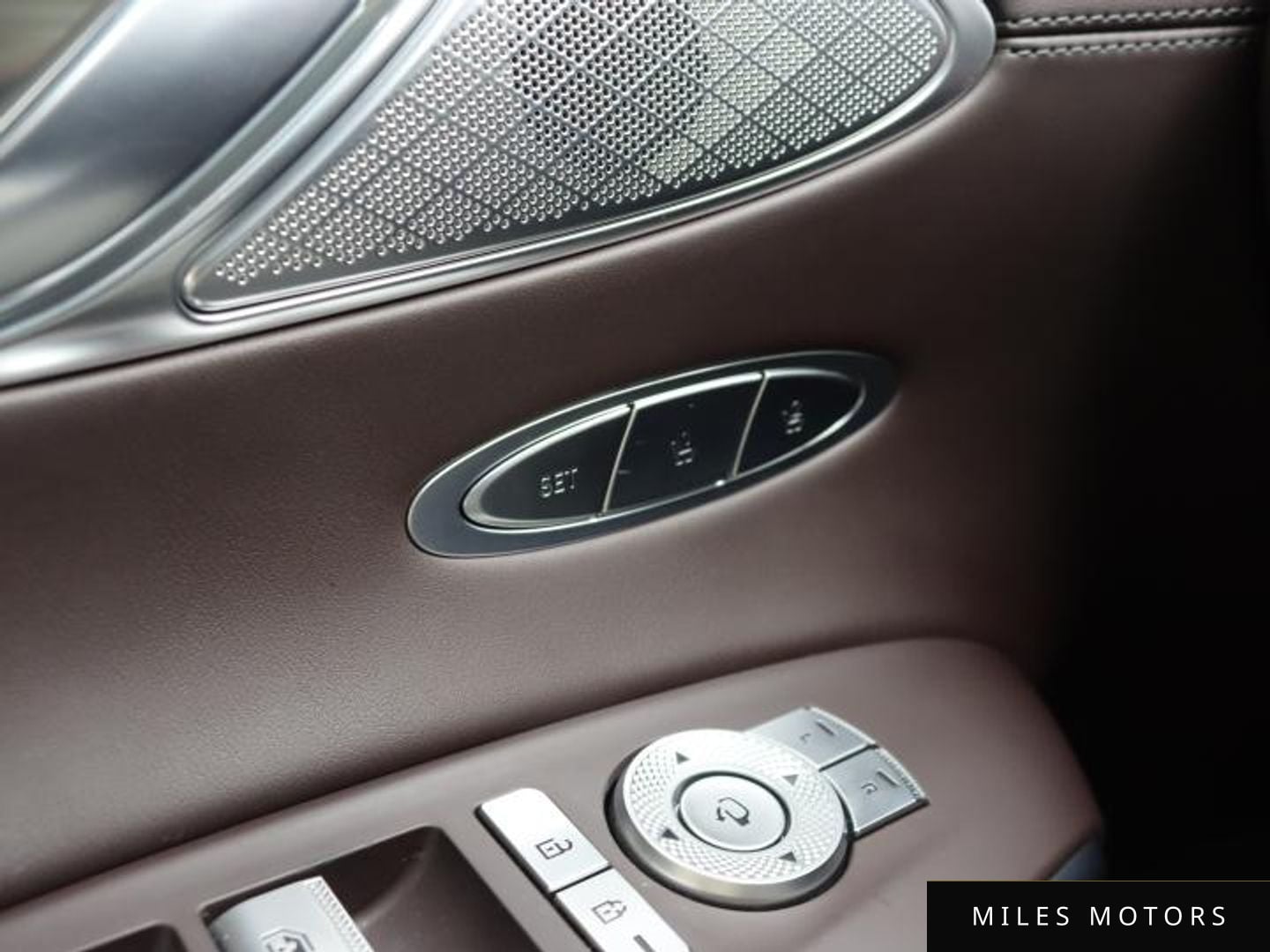 Genesis GV70 2023 — миниатюра 10