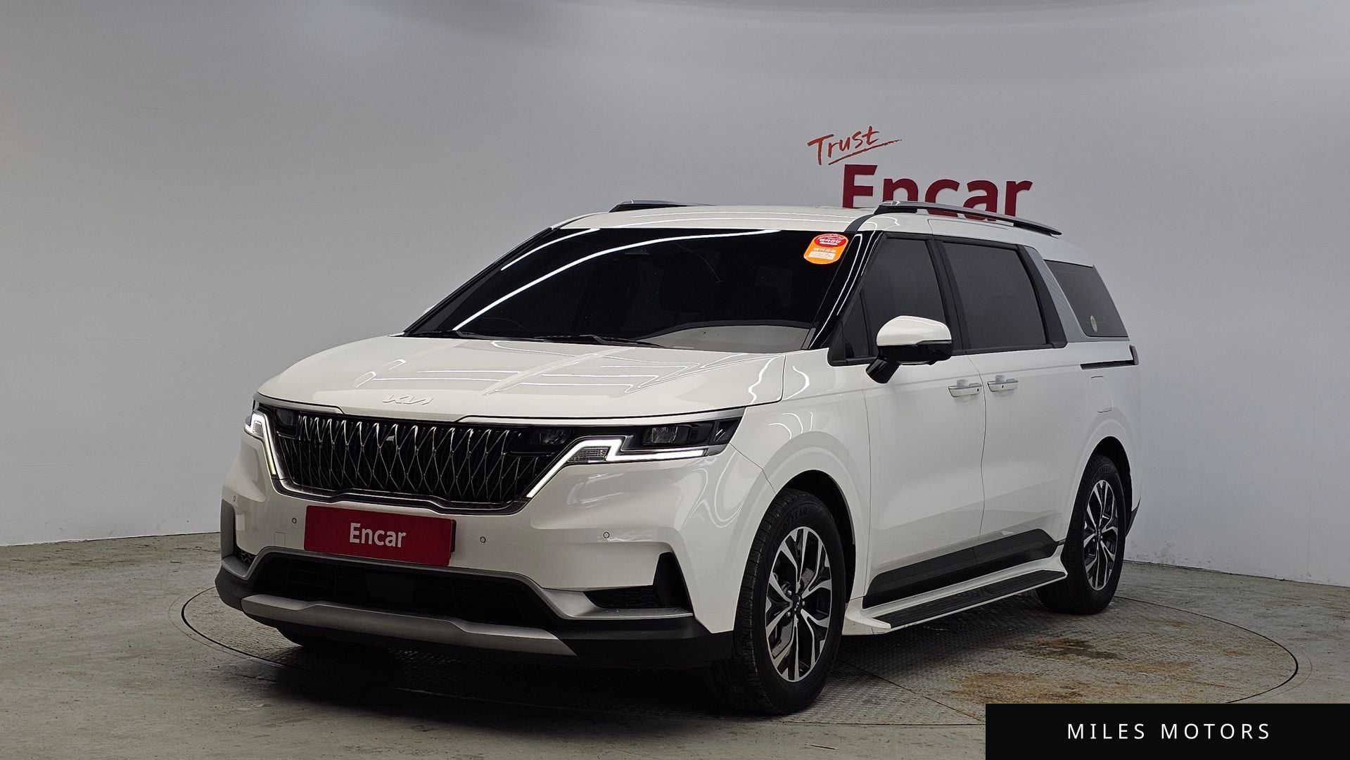 Kia Carnival 2023 — фото 1 из 12