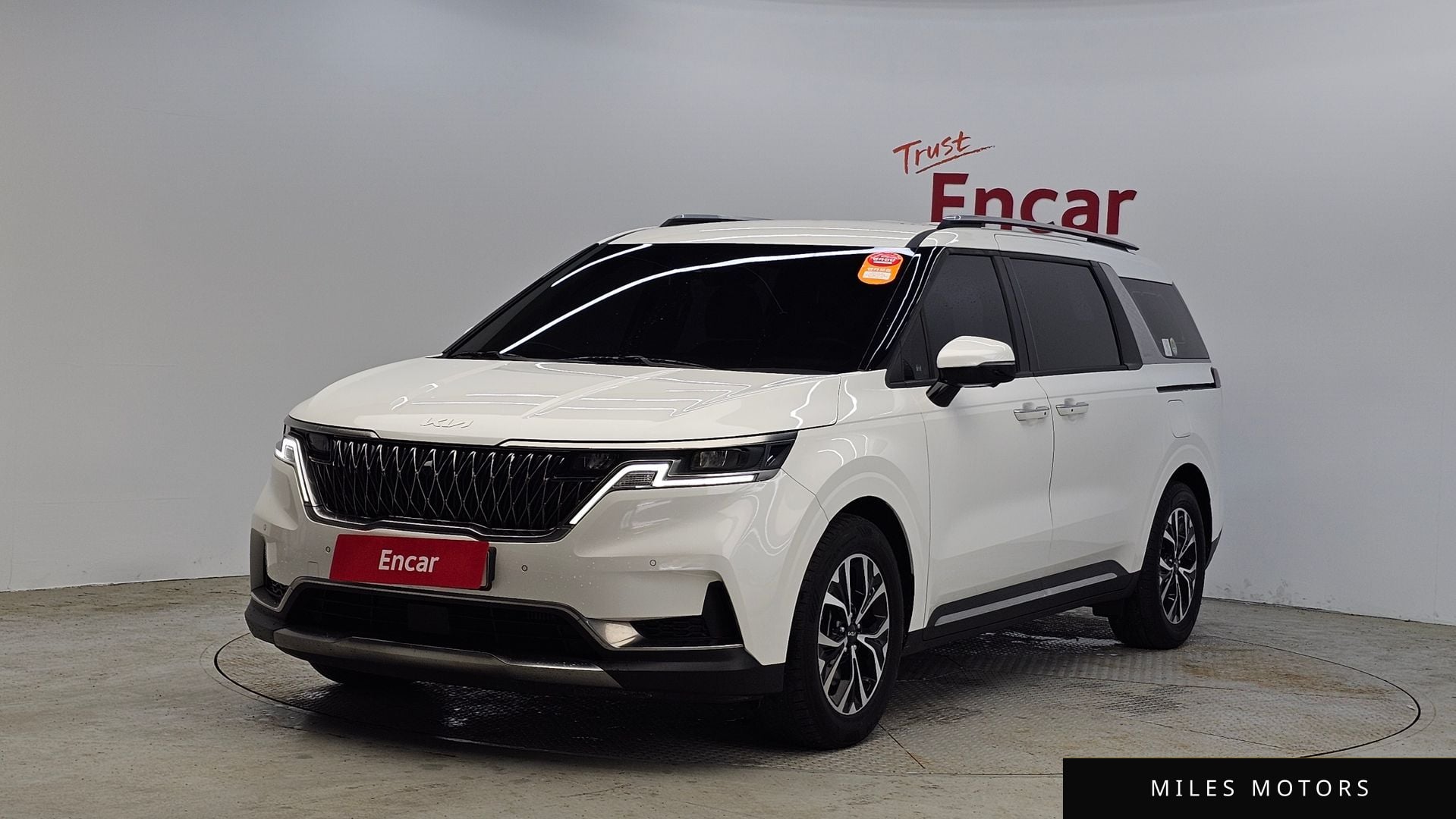 Kia Carnival 2023 — фото 1 из 12