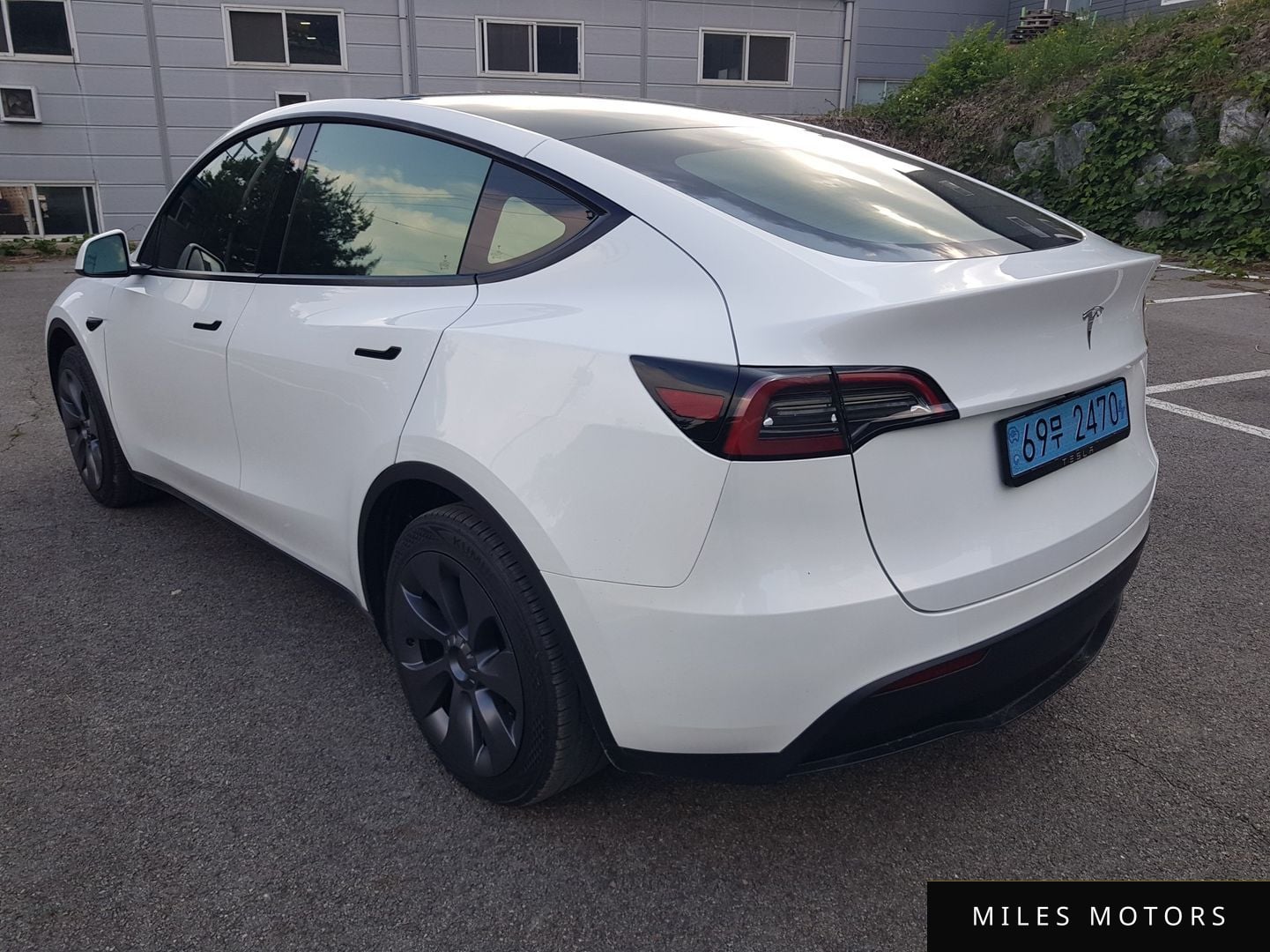 Tesla Model Y 2025 — миниатюра 2