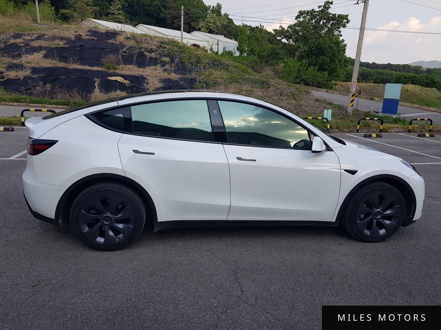 Tesla Model Y 2025 — миниатюра 5