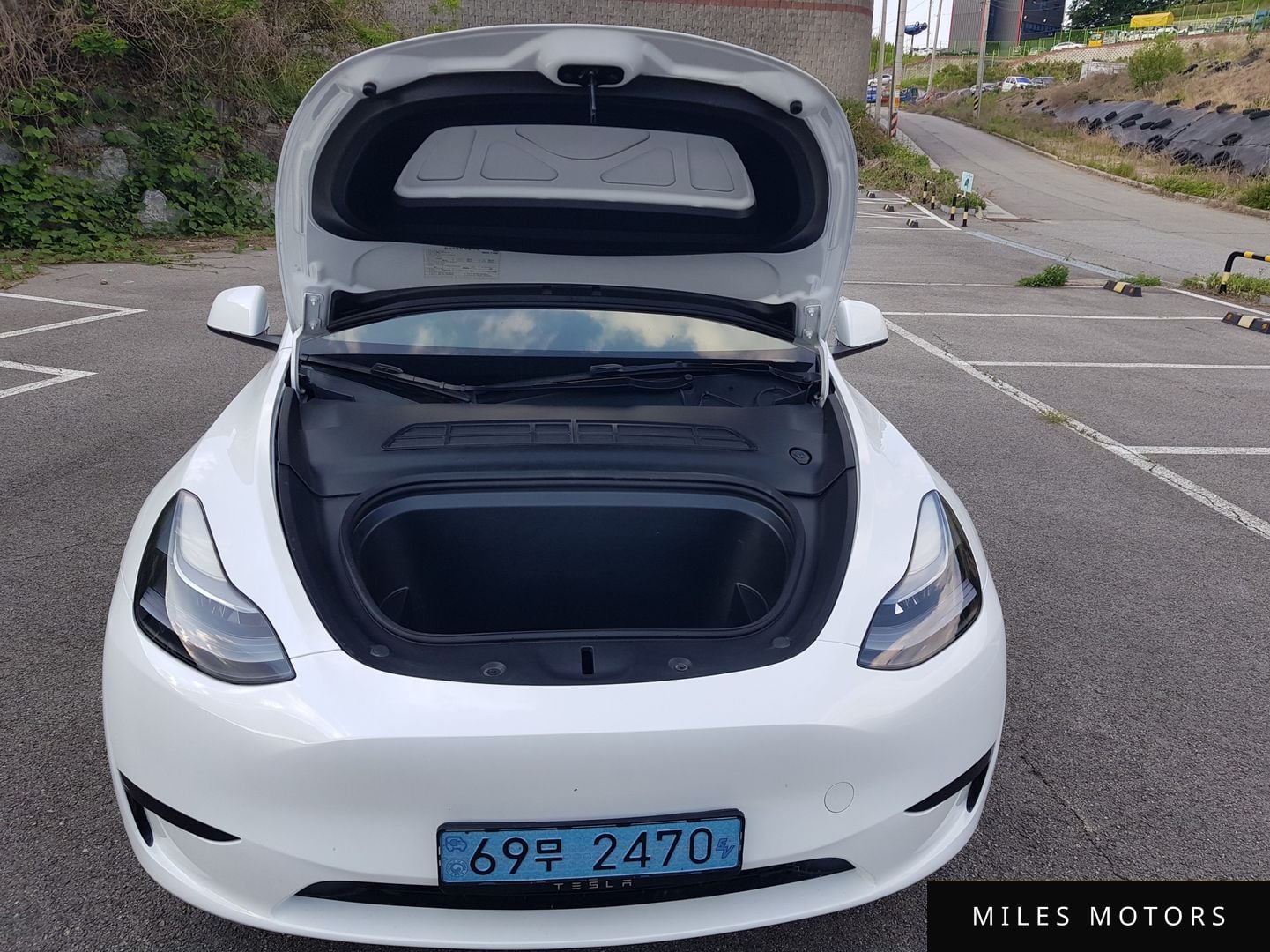 Tesla Model Y 2025 — миниатюра 6