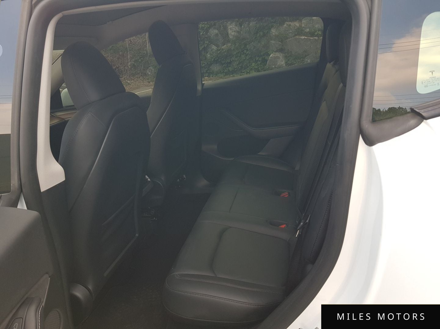 Tesla Model Y 2025 — миниатюра 7